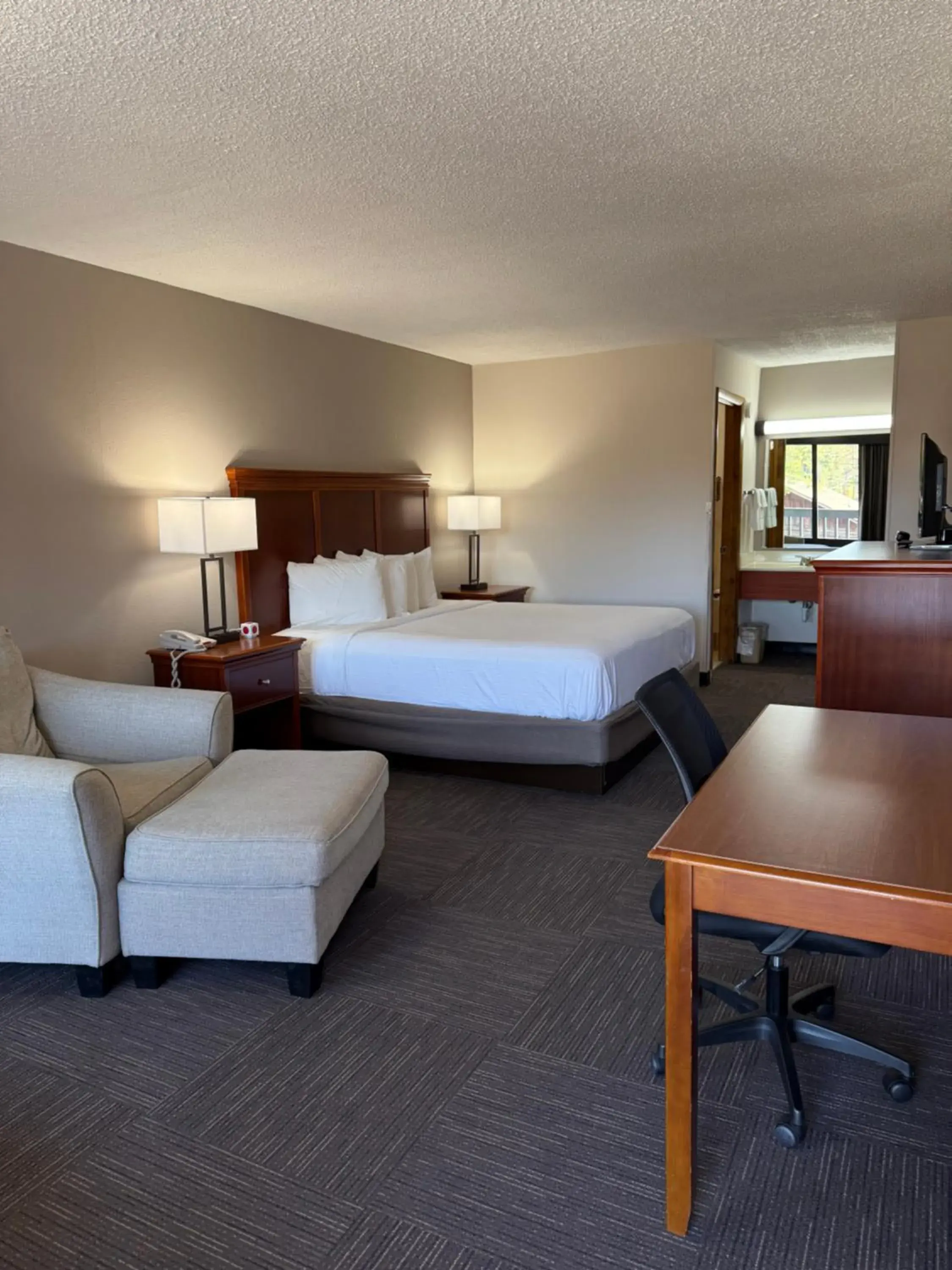 Bed in Great Smokies Inn - Cherokee Bed in Great Smokies Inn - Cherokee