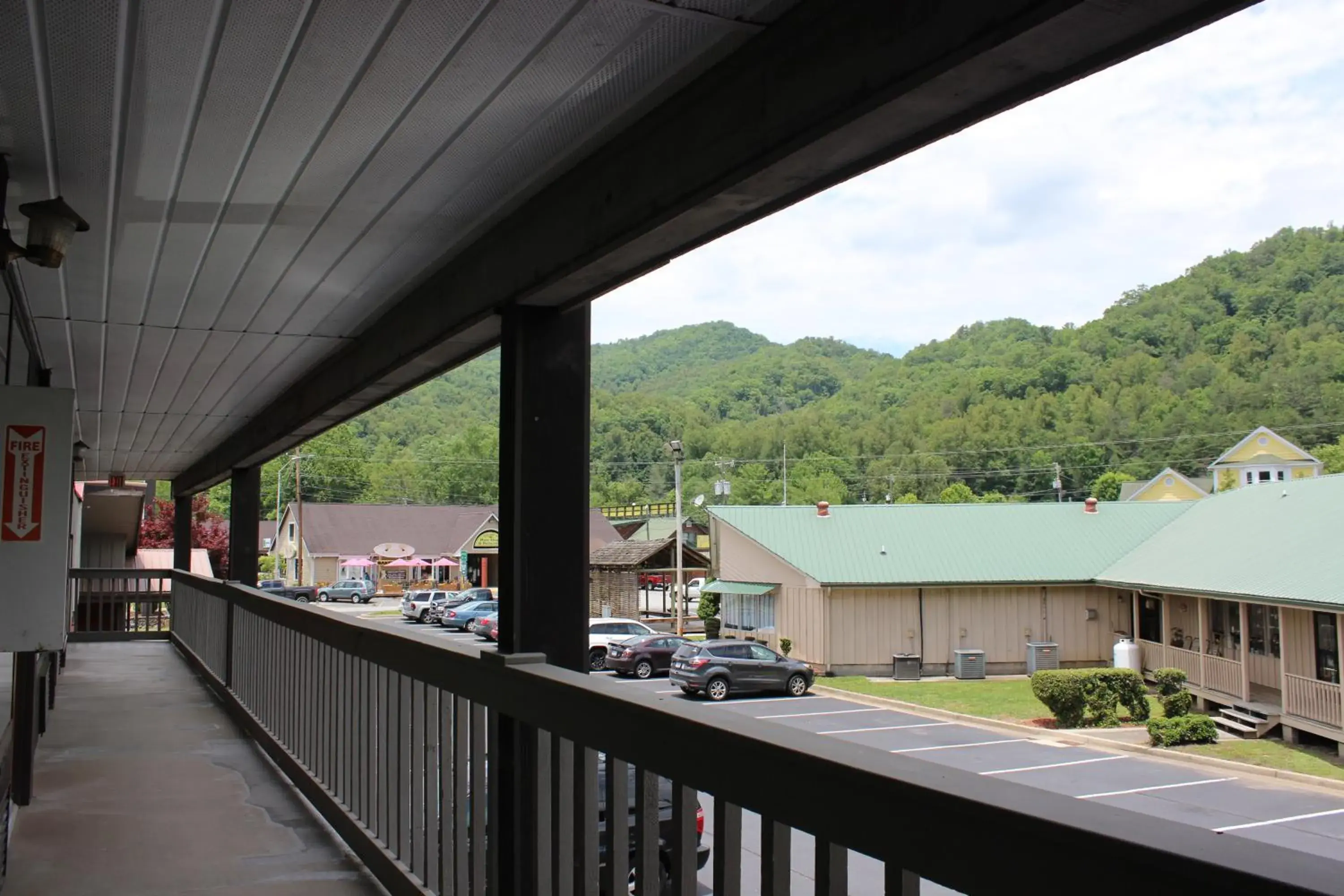 Mountain view in Great Smokies Inn - Cherokee Mountain view in Great Smokies Inn - Cherokee