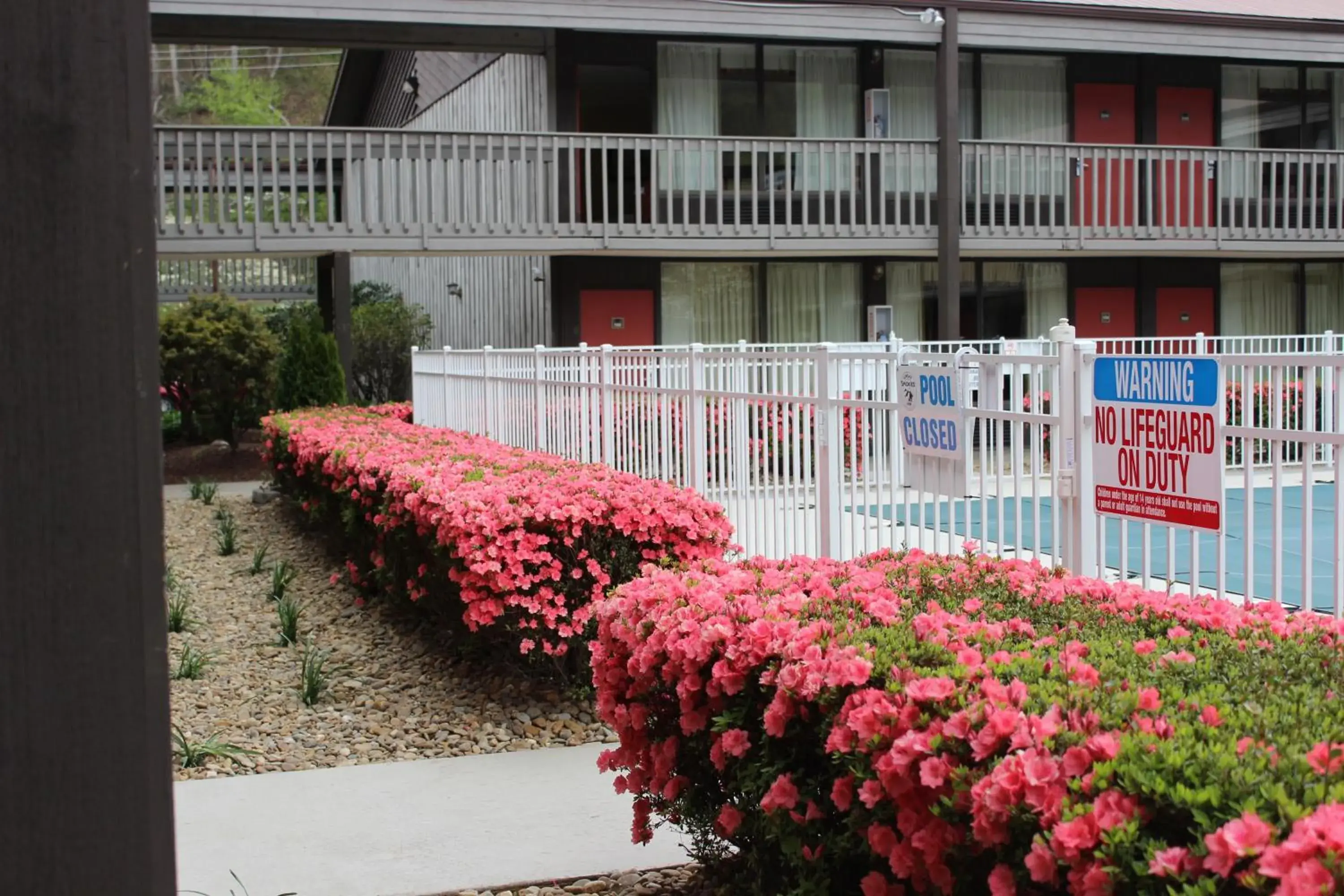 Swimming pool in Great Smokies Inn - Cherokee Swimming pool in Great Smokies Inn - Cherokee