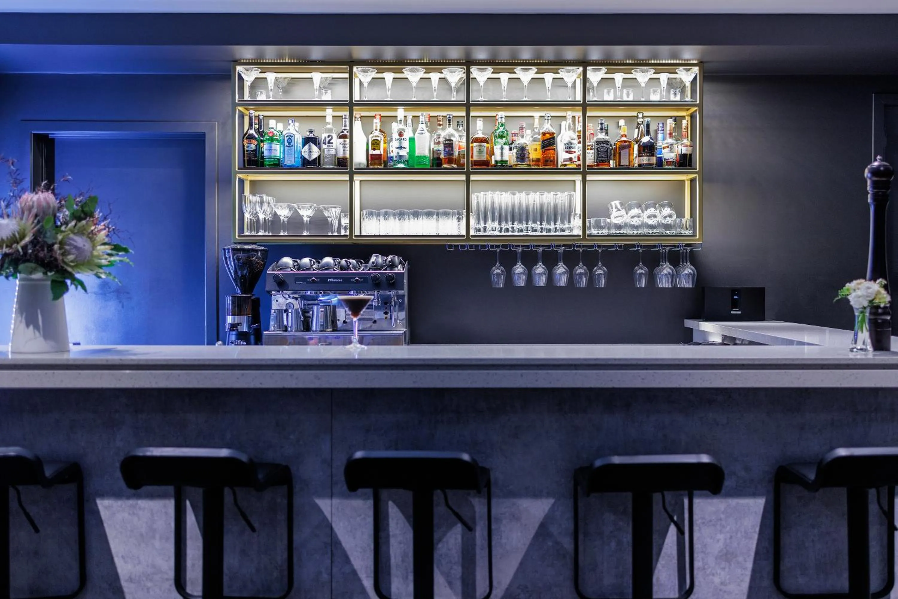 Lounge or bar in Hidden Lake Hotel & Apartments