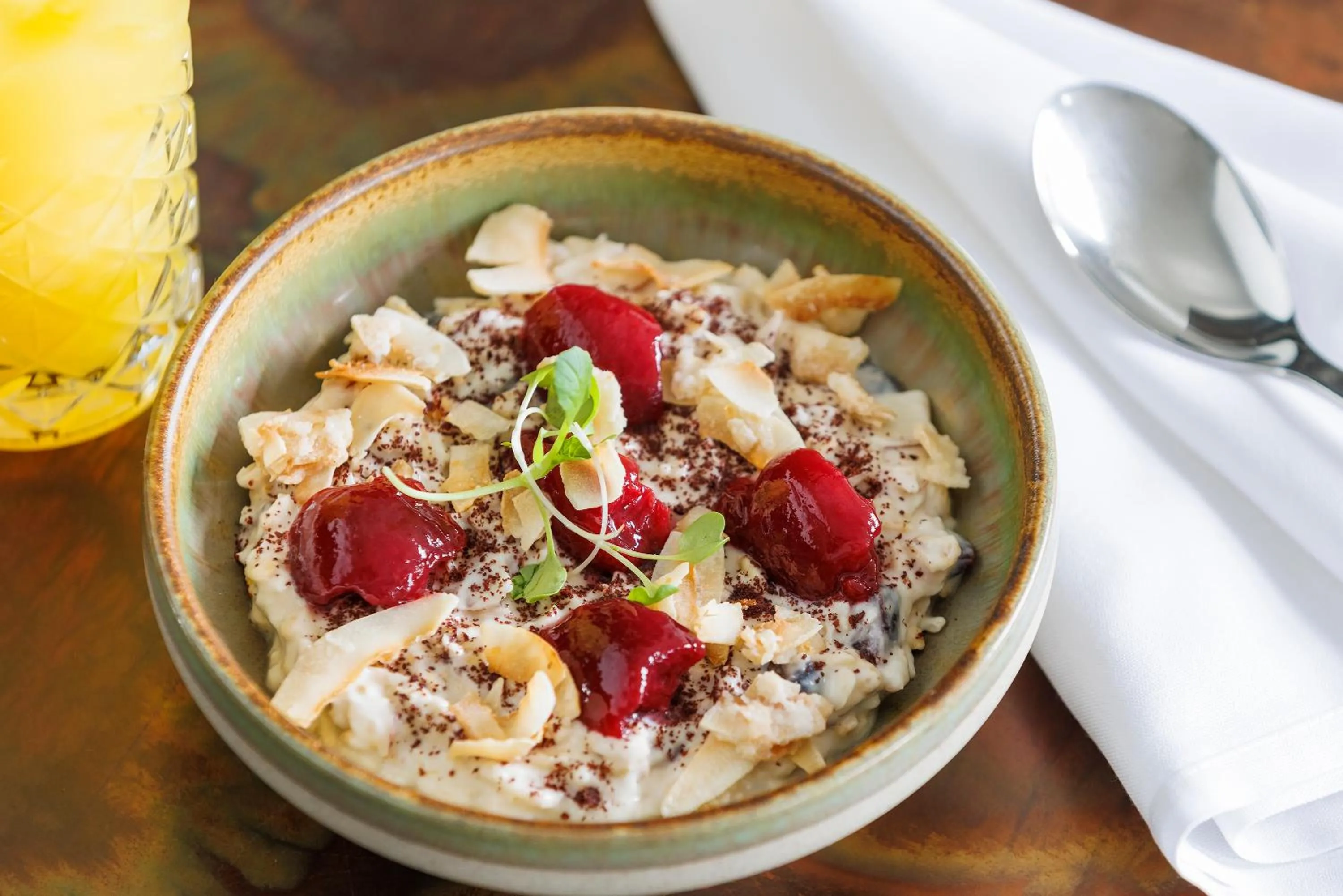 Restaurant/places to eat in Hidden Lake Hotel & Apartments