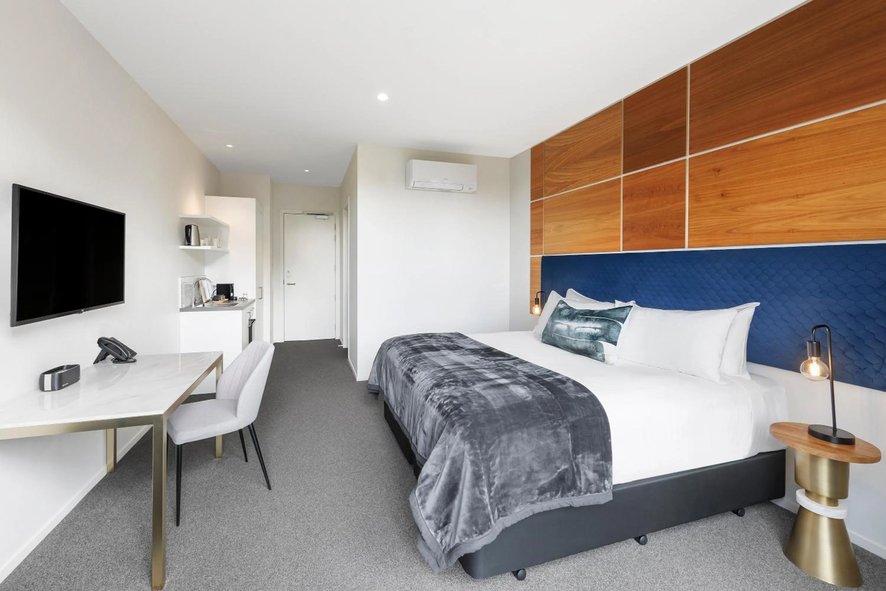 Bed in Hidden Lake Hotel & Apartments