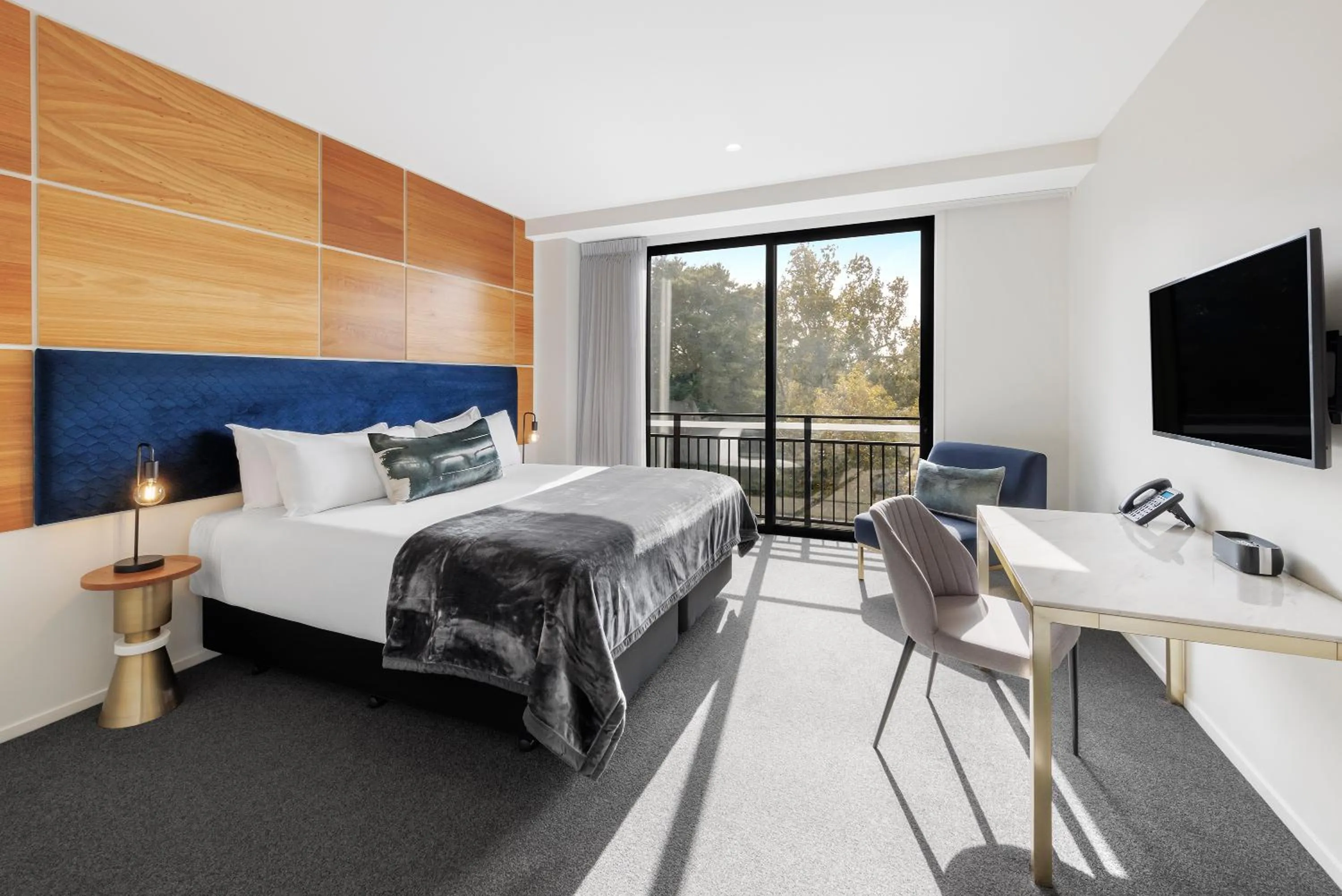 Bed in Hidden Lake Hotel & Apartments