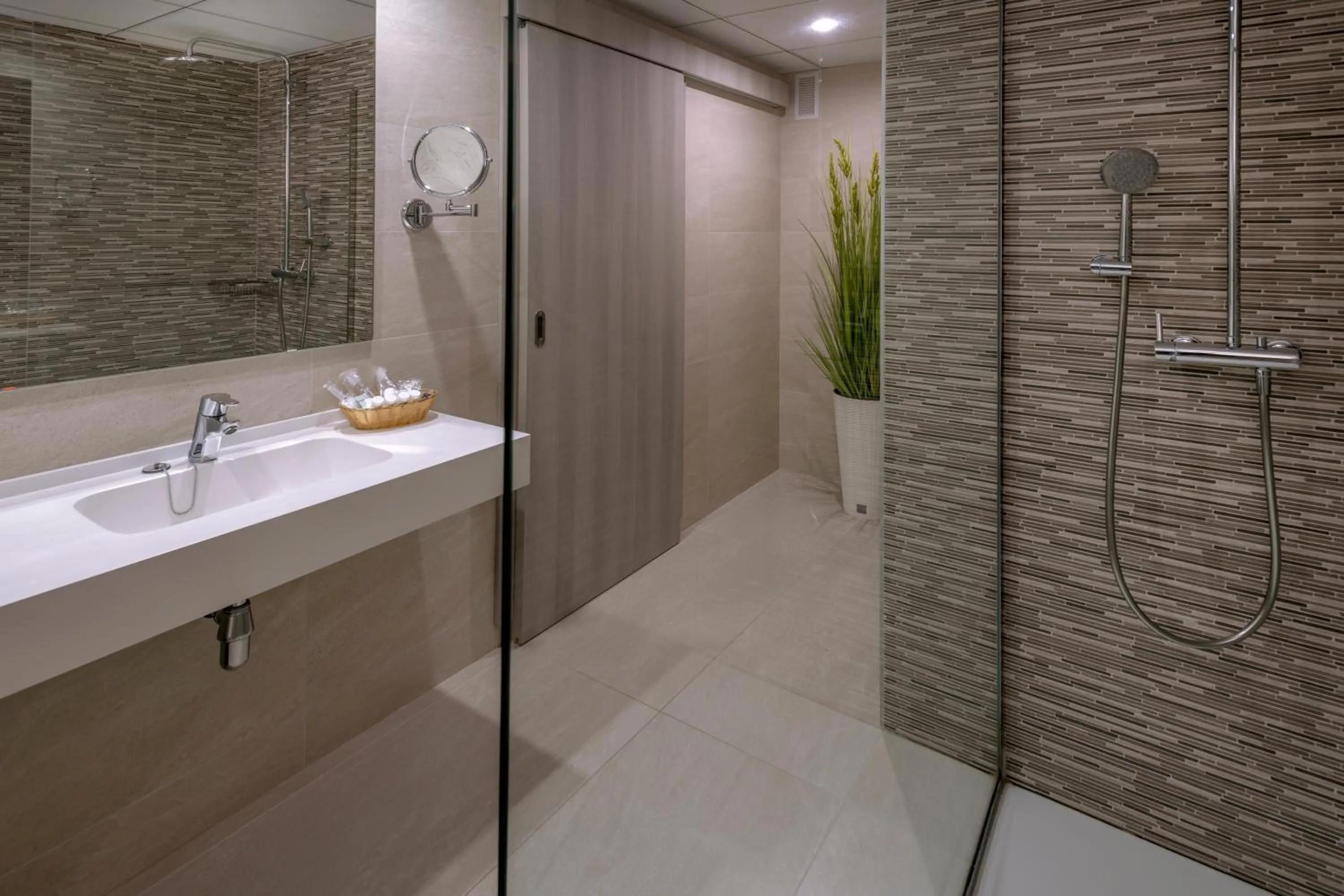 Shower in Hotel Olympus Palace