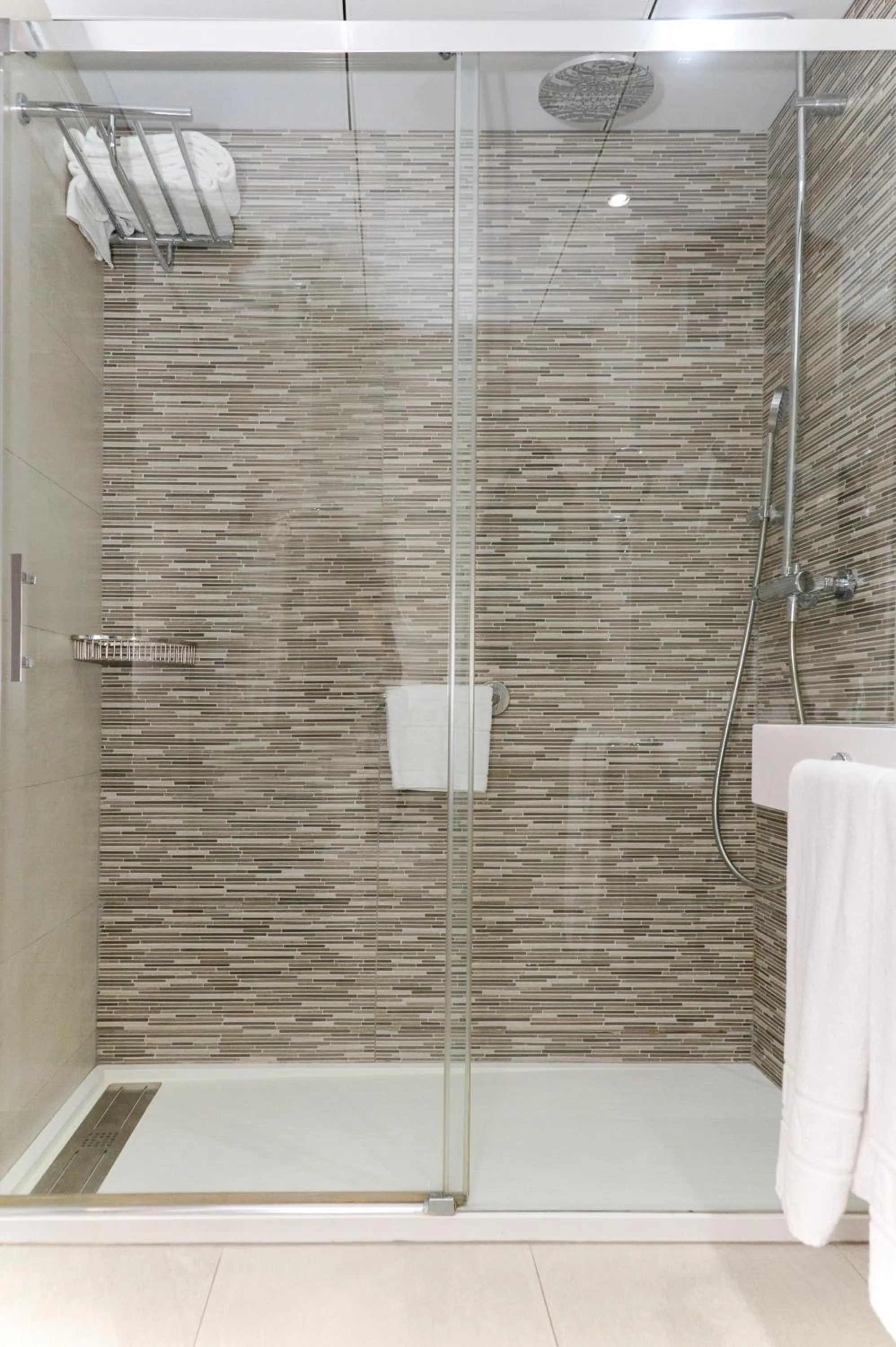 Shower in Hotel Olympus Palace