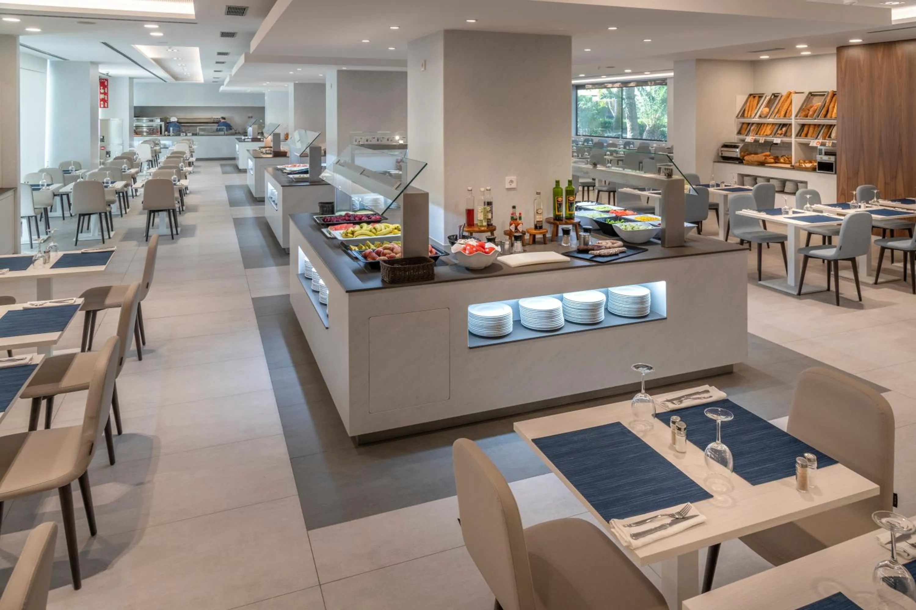 Restaurant/places to eat in Hotel Olympus Palace