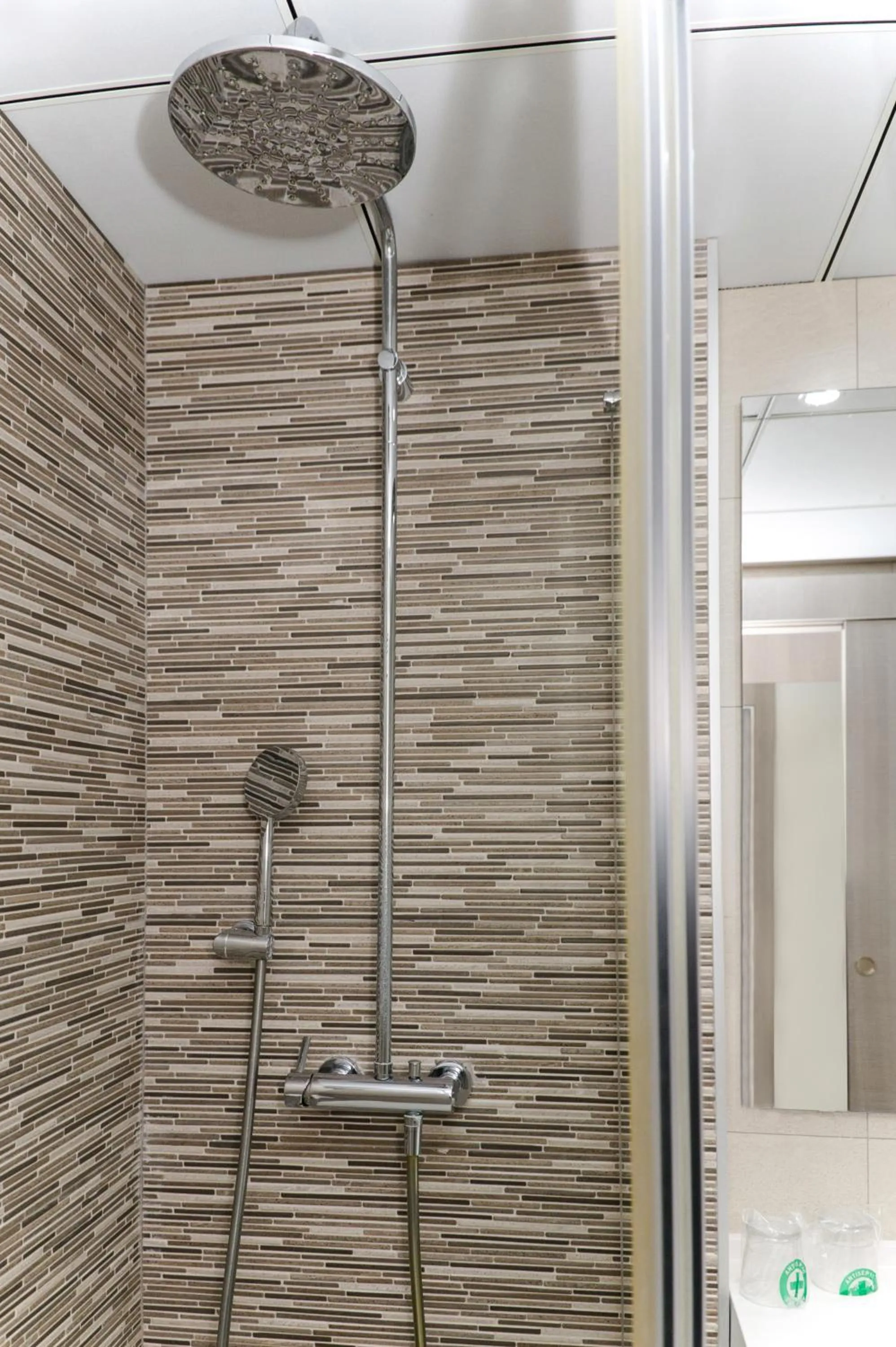 Shower in Hotel Olympus Palace