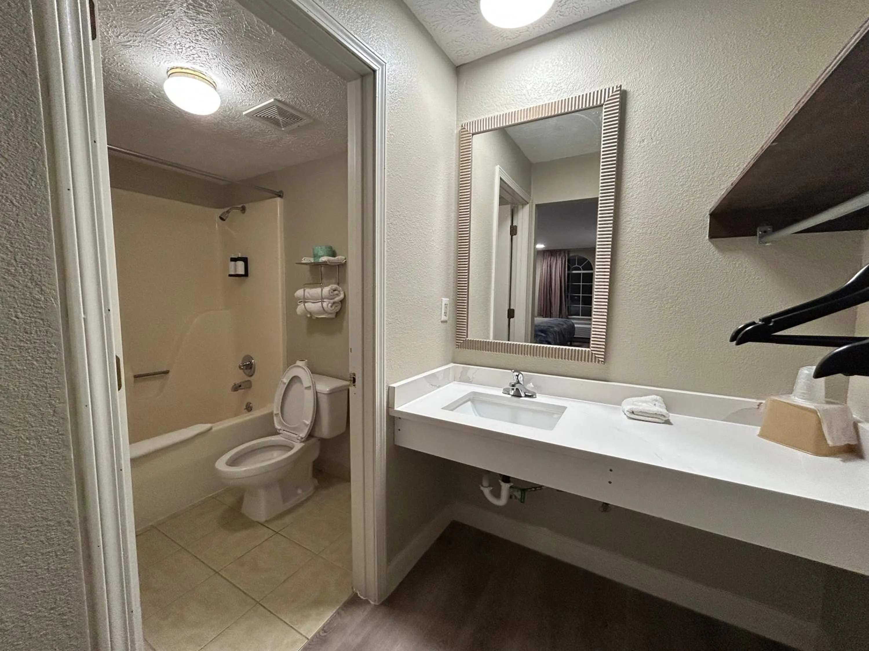 Shower in Americana Inn - Henderson