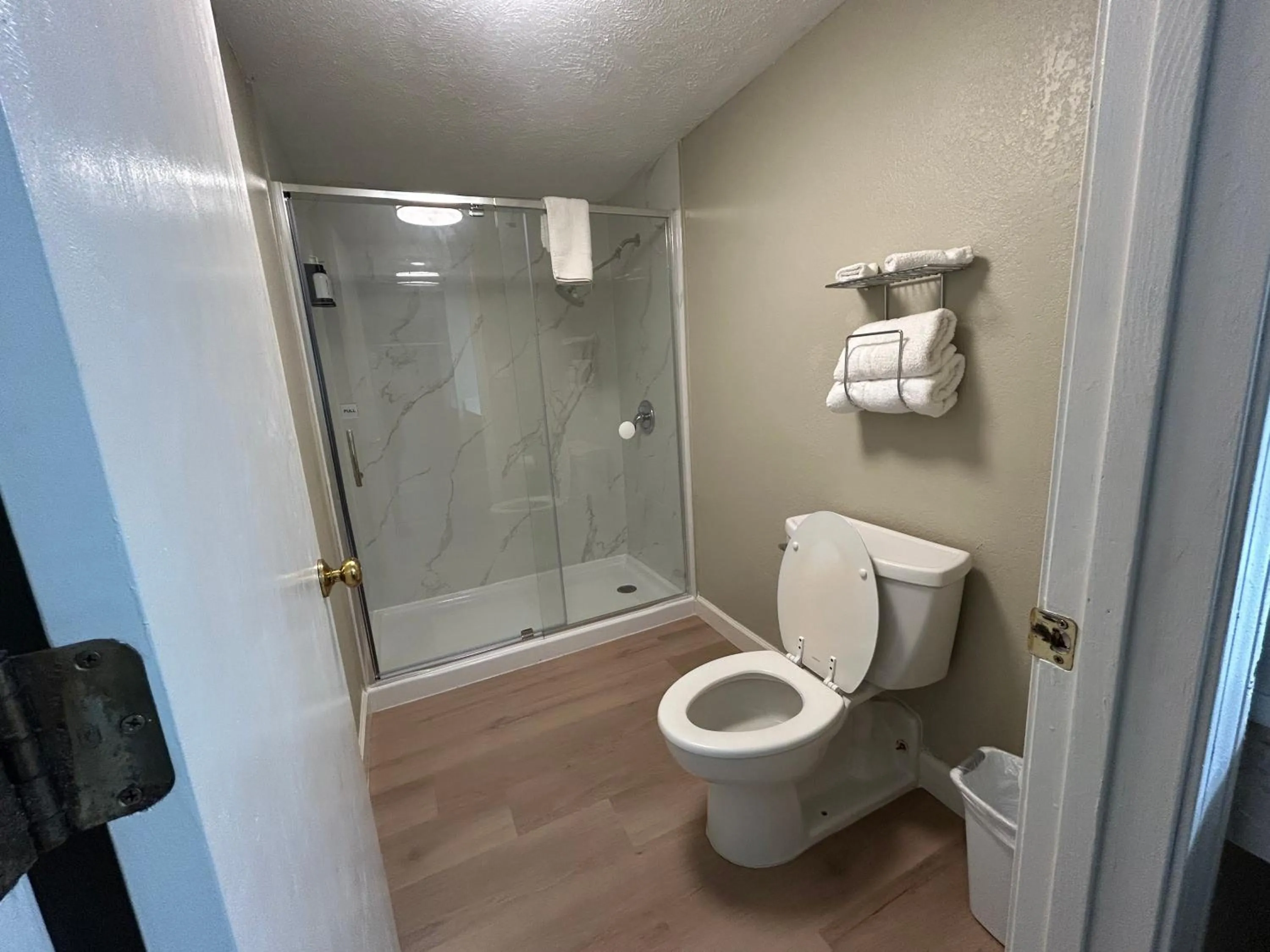 Shower in Americana Inn - Henderson