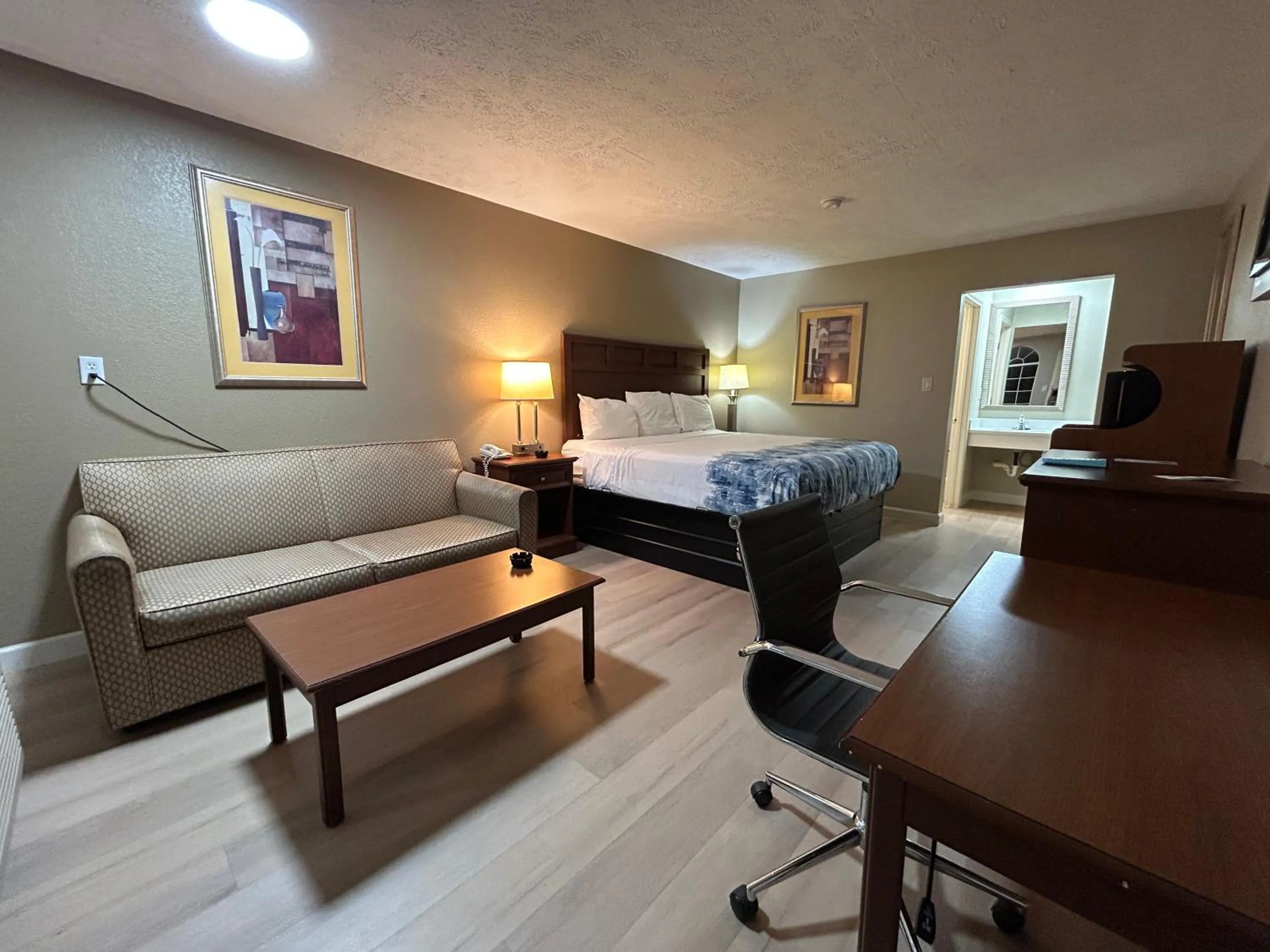 Bed in Americana Inn - Henderson