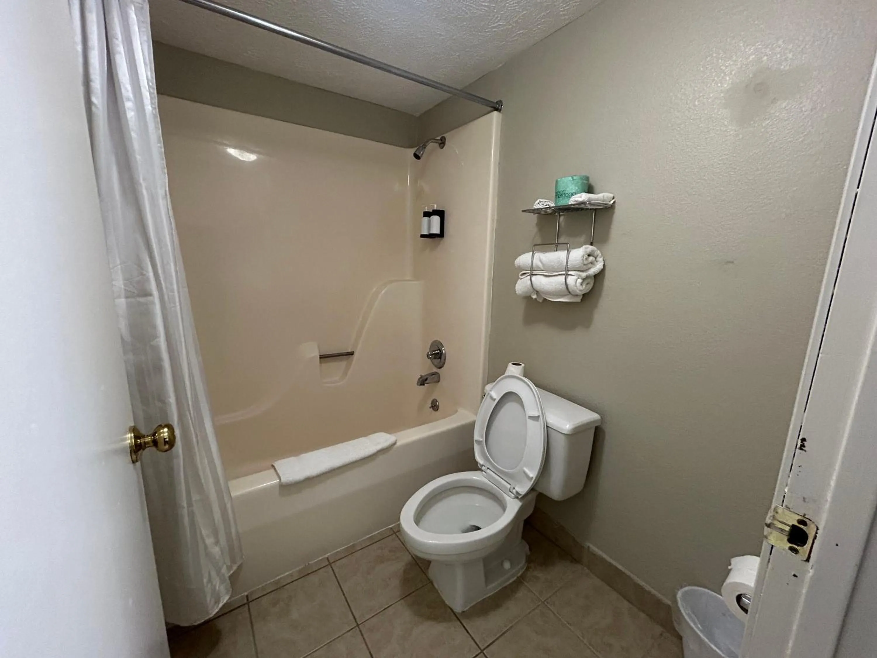 Shower in Americana Inn - Henderson