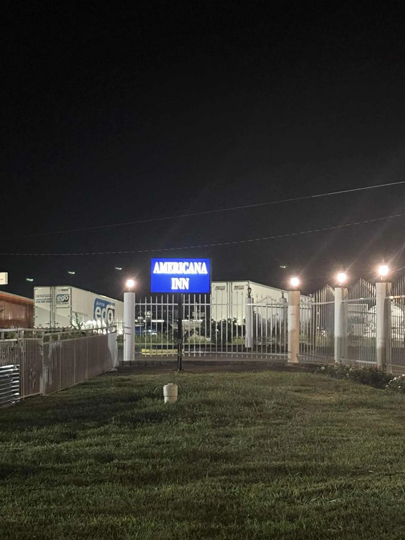 Logo/Certificate/Sign in Americana Inn - Henderson