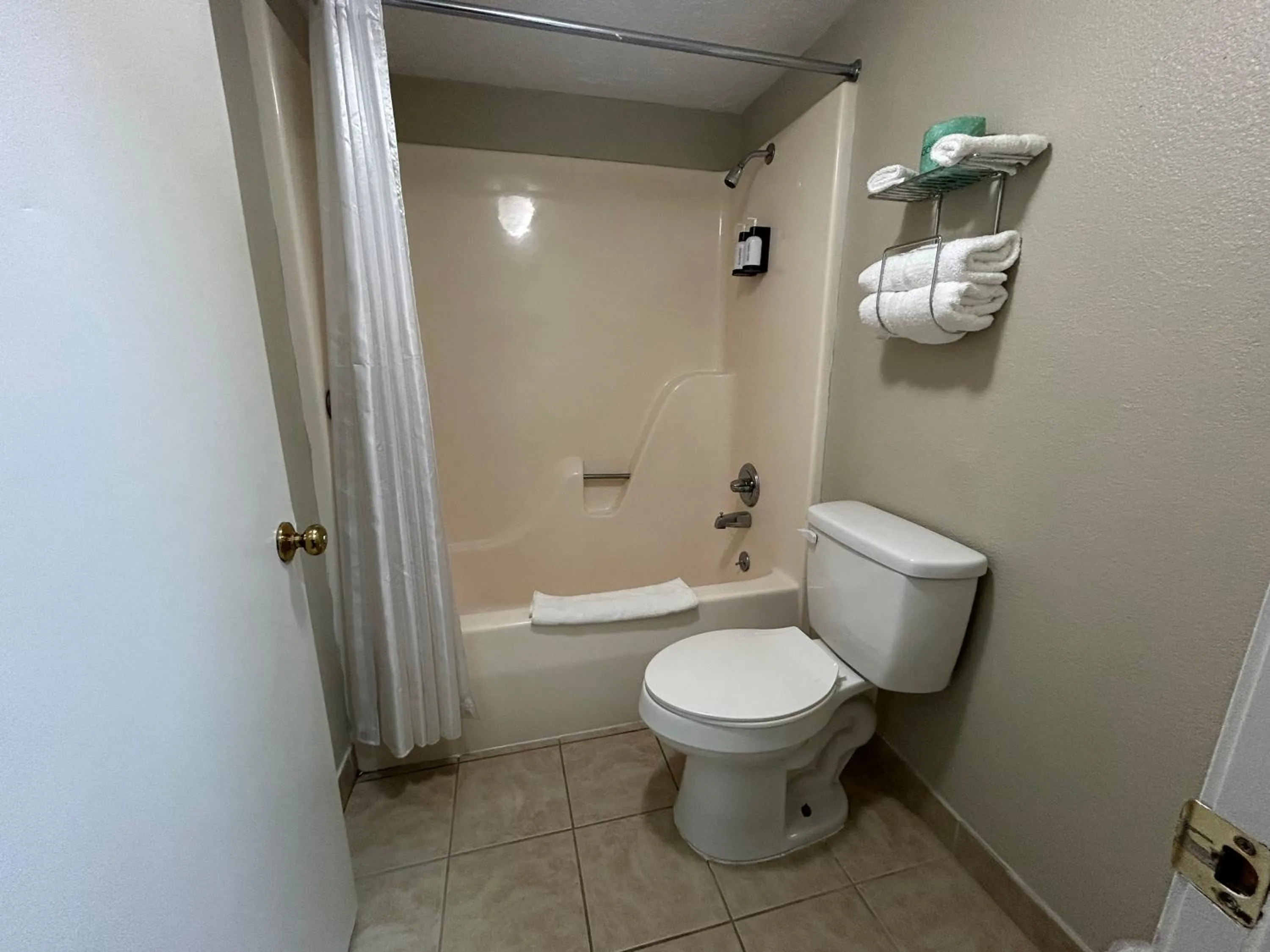 Shower in Americana Inn - Henderson