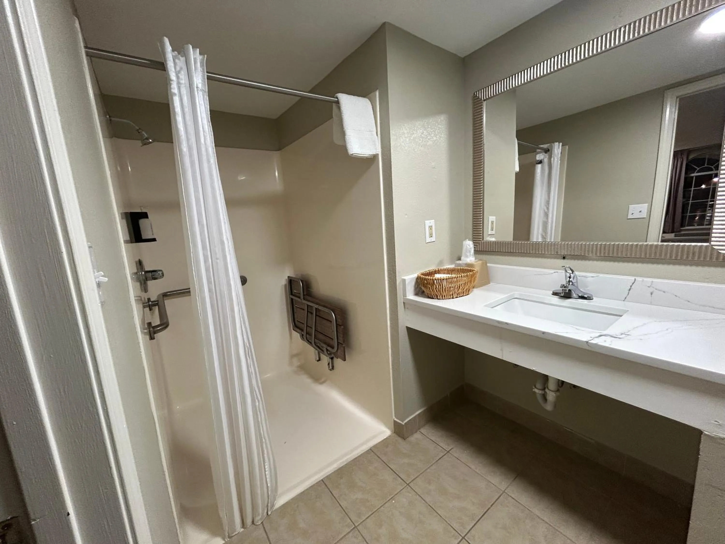 Shower in Americana Inn - Henderson