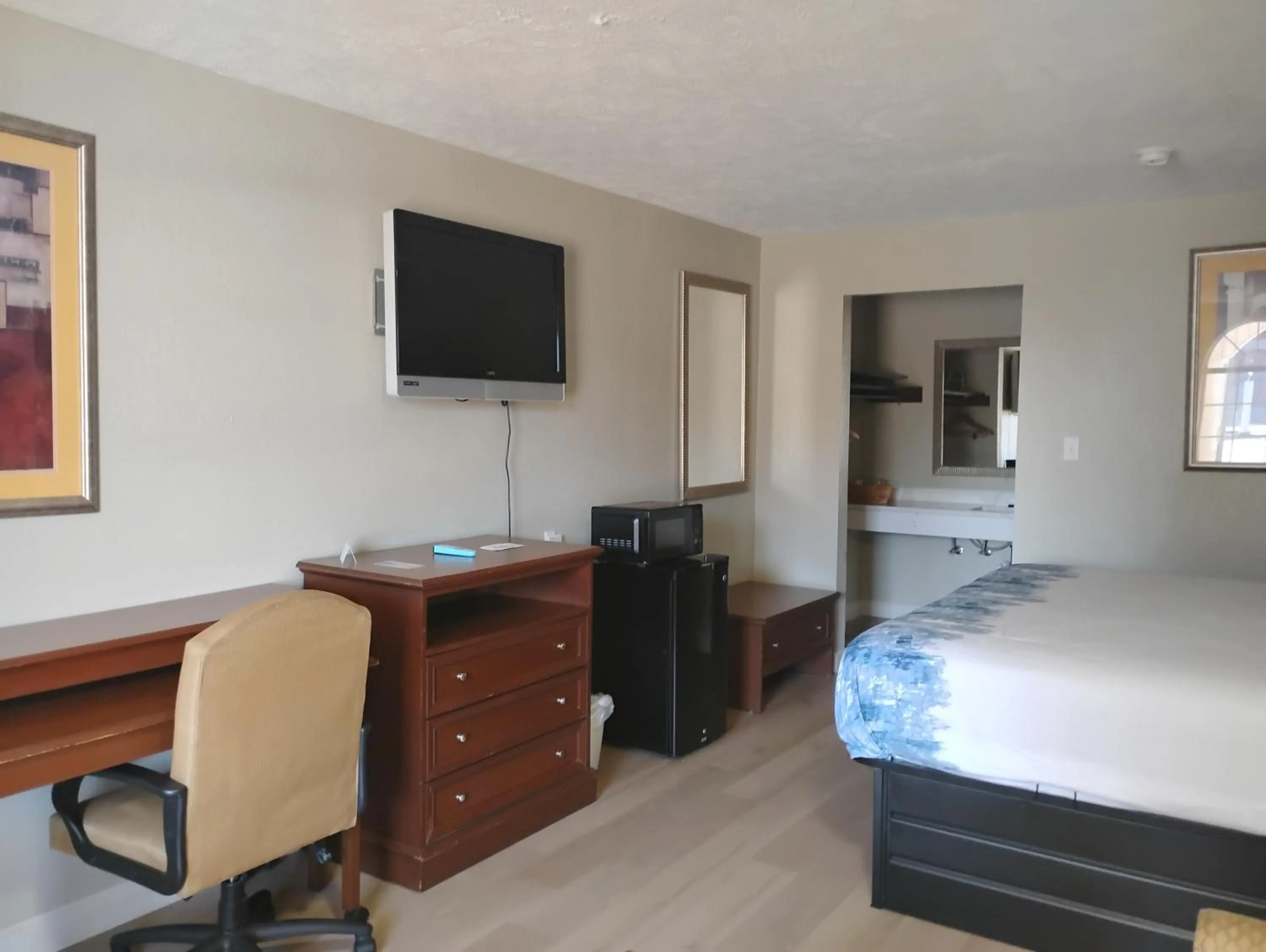 Bed in Americana Inn - Henderson