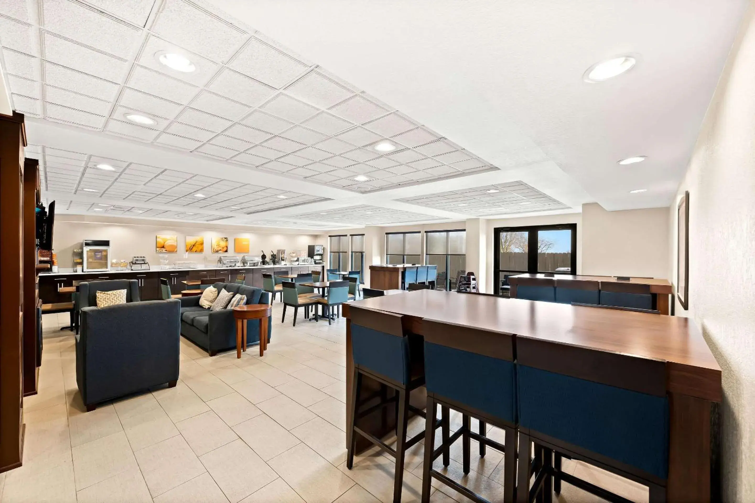 Breakfast in Comfort Inn & Suites Decatur-Forsyth Breakfast in Comfort Inn & Suites Decatur-Forsyth