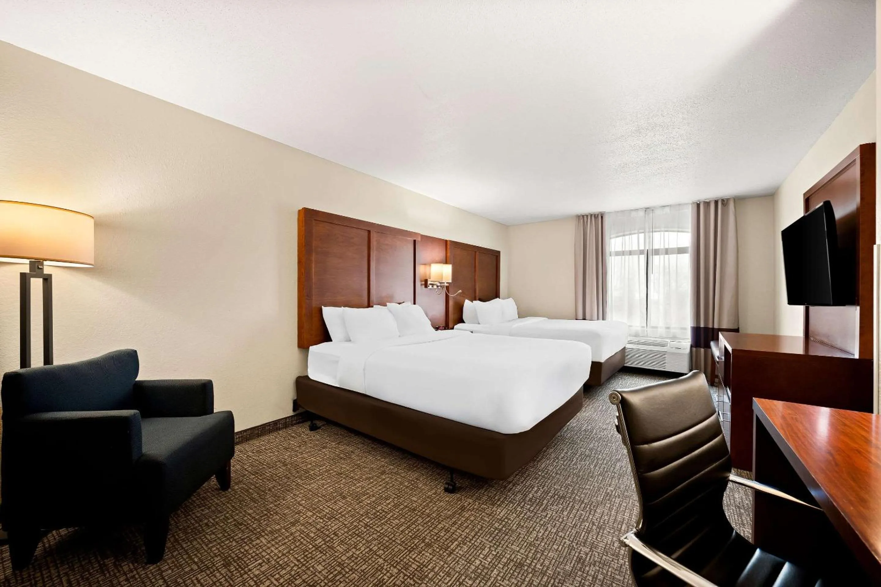 Bedroom, Bed in Comfort Inn & Suites Decatur-Forsyth