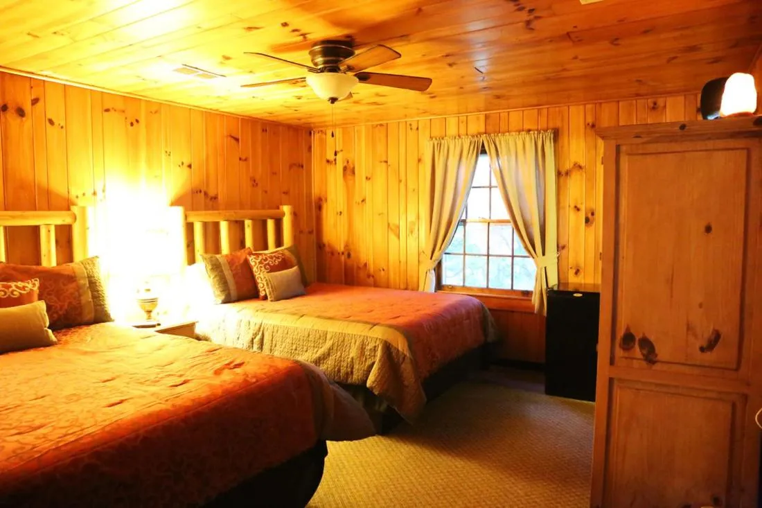 Queen Room with Two Queen Beds in Grandview Lodge