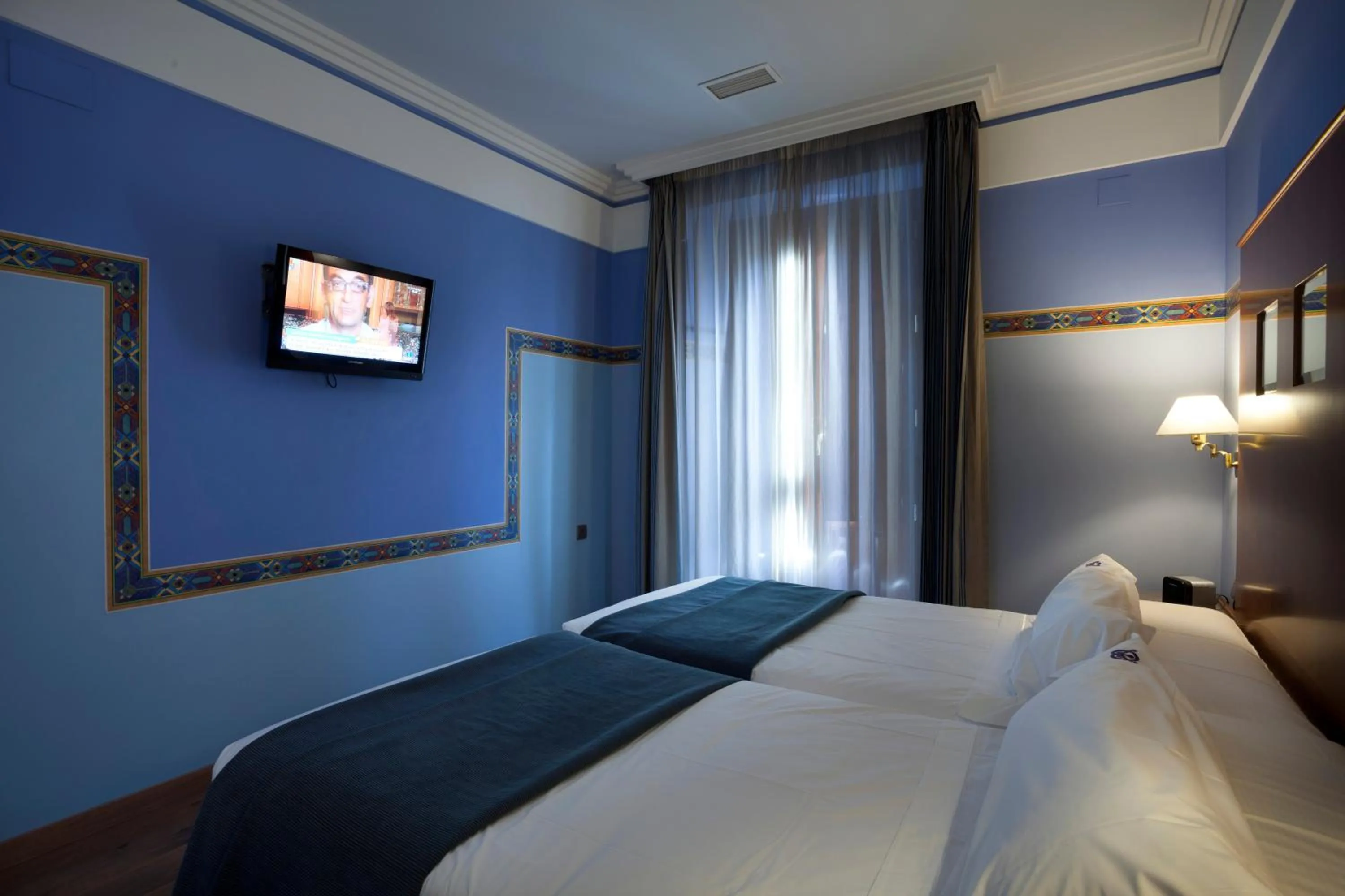 Bed in Suites Gran Vía 44