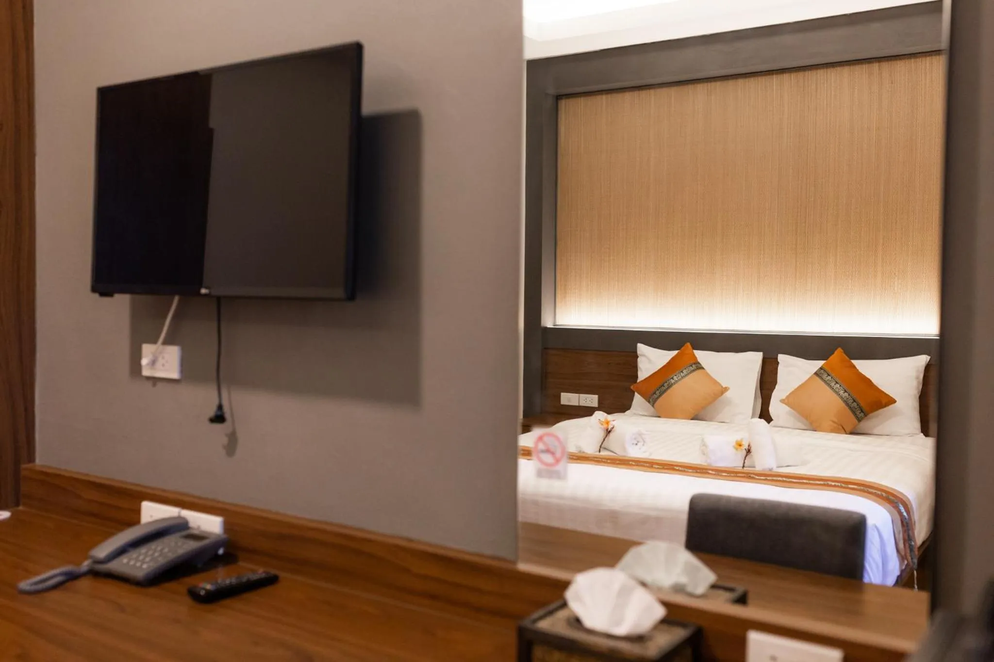 TV and multimedia, Bed in Lima Lanna Hotel