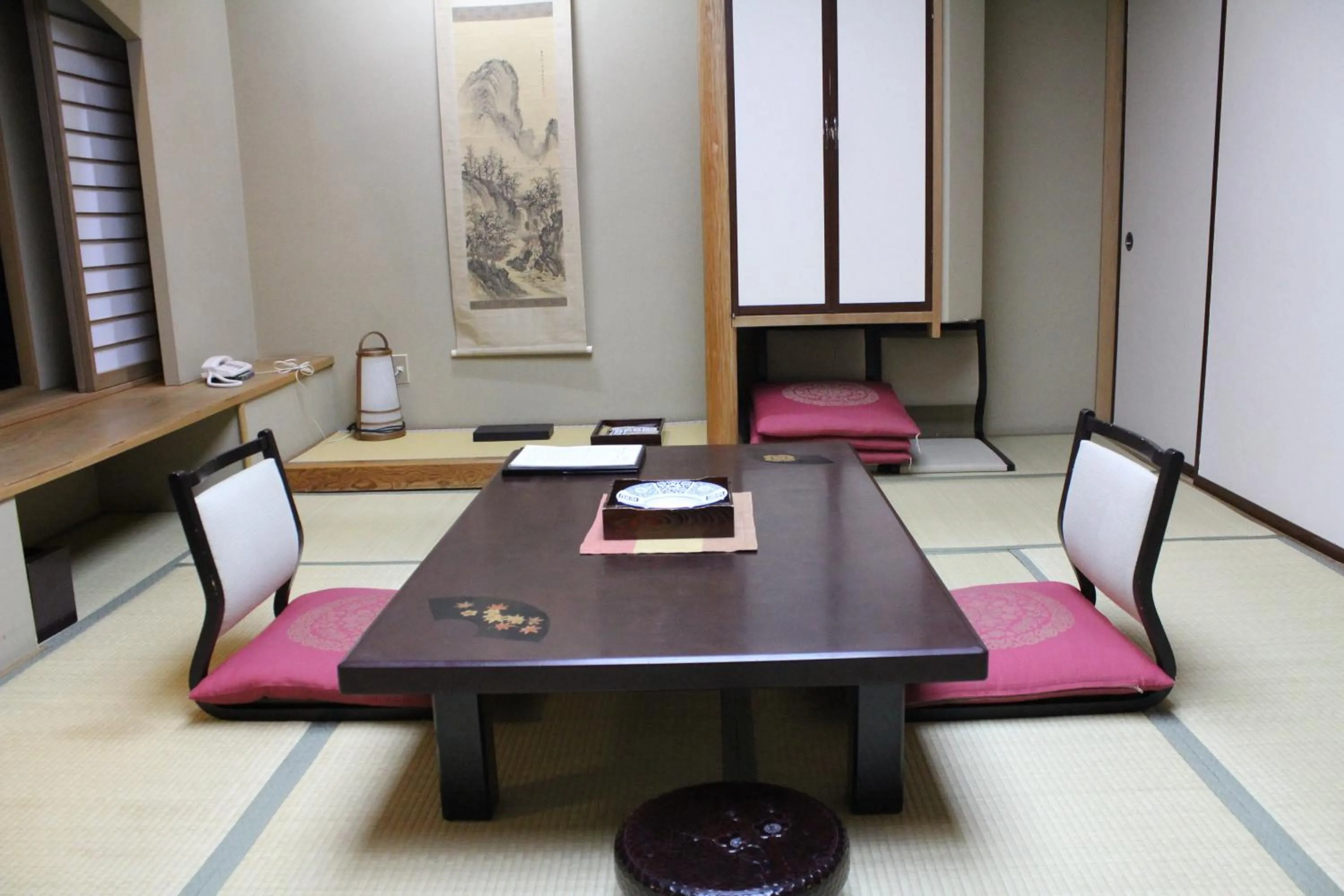 Photo of the whole room in Yanagiya