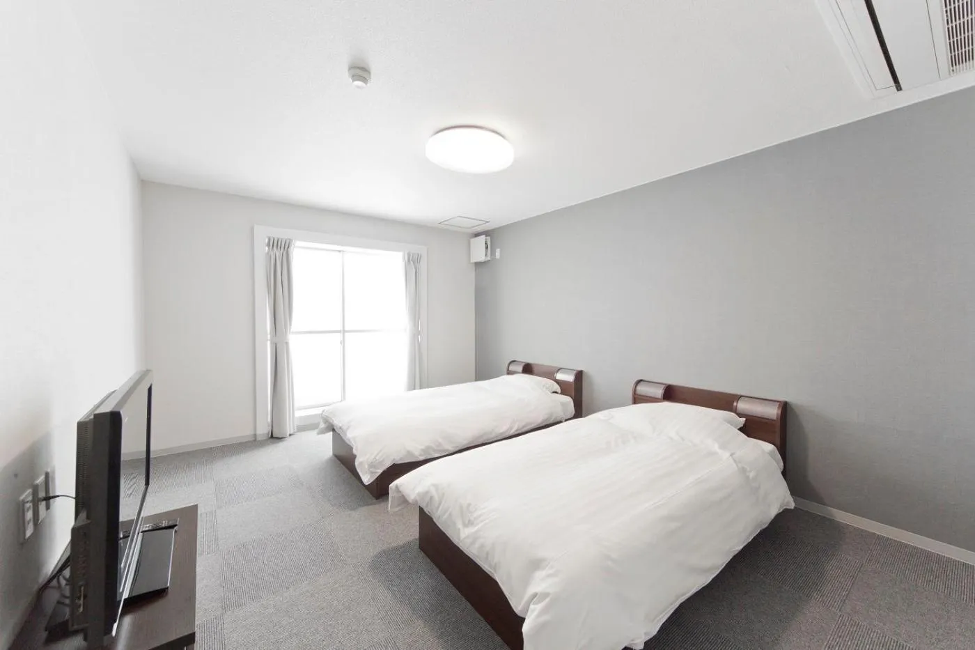 Bed in The Shin-Okubo International Hotel