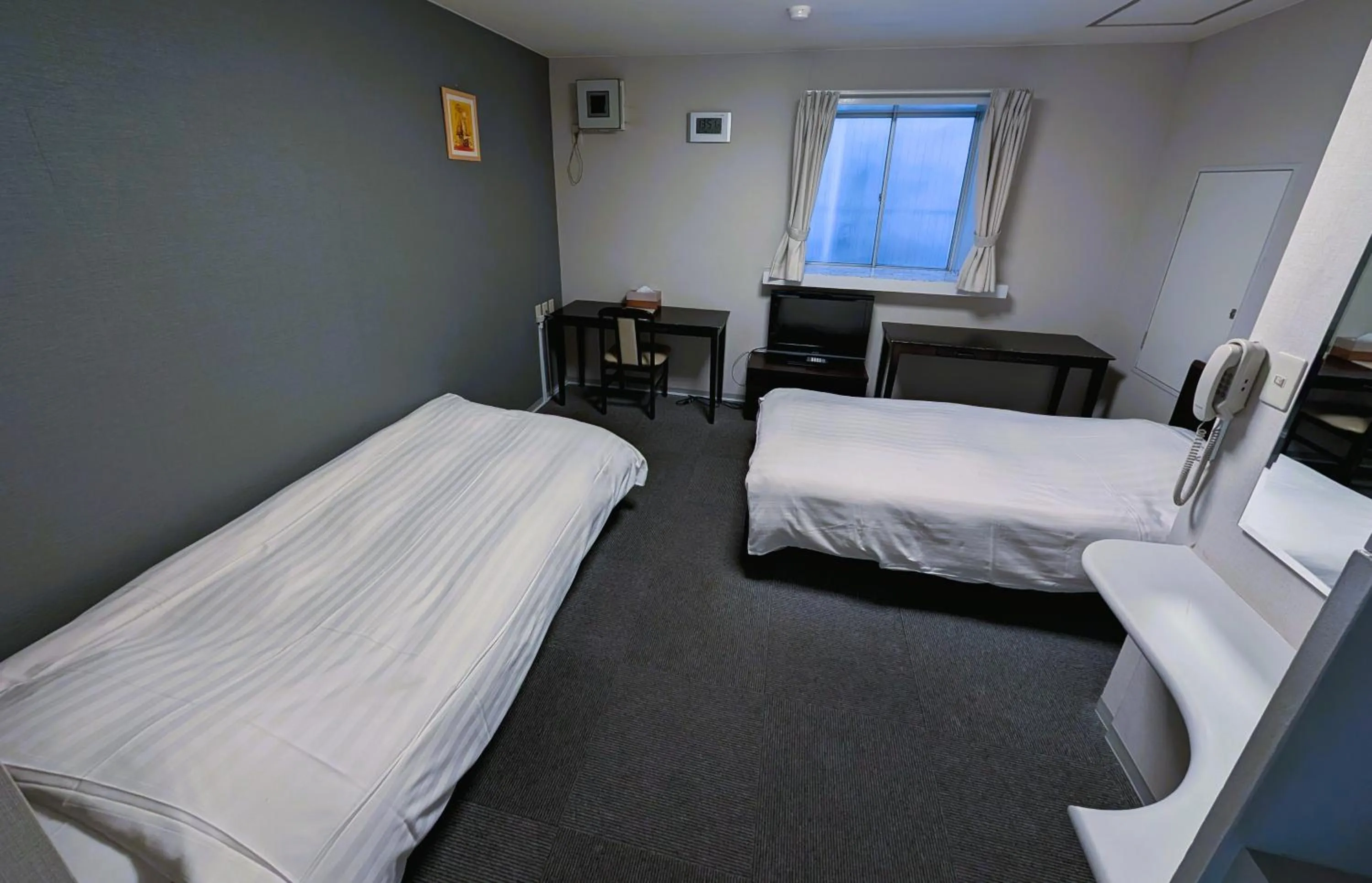 Bed in The Shin-Okubo International Hotel