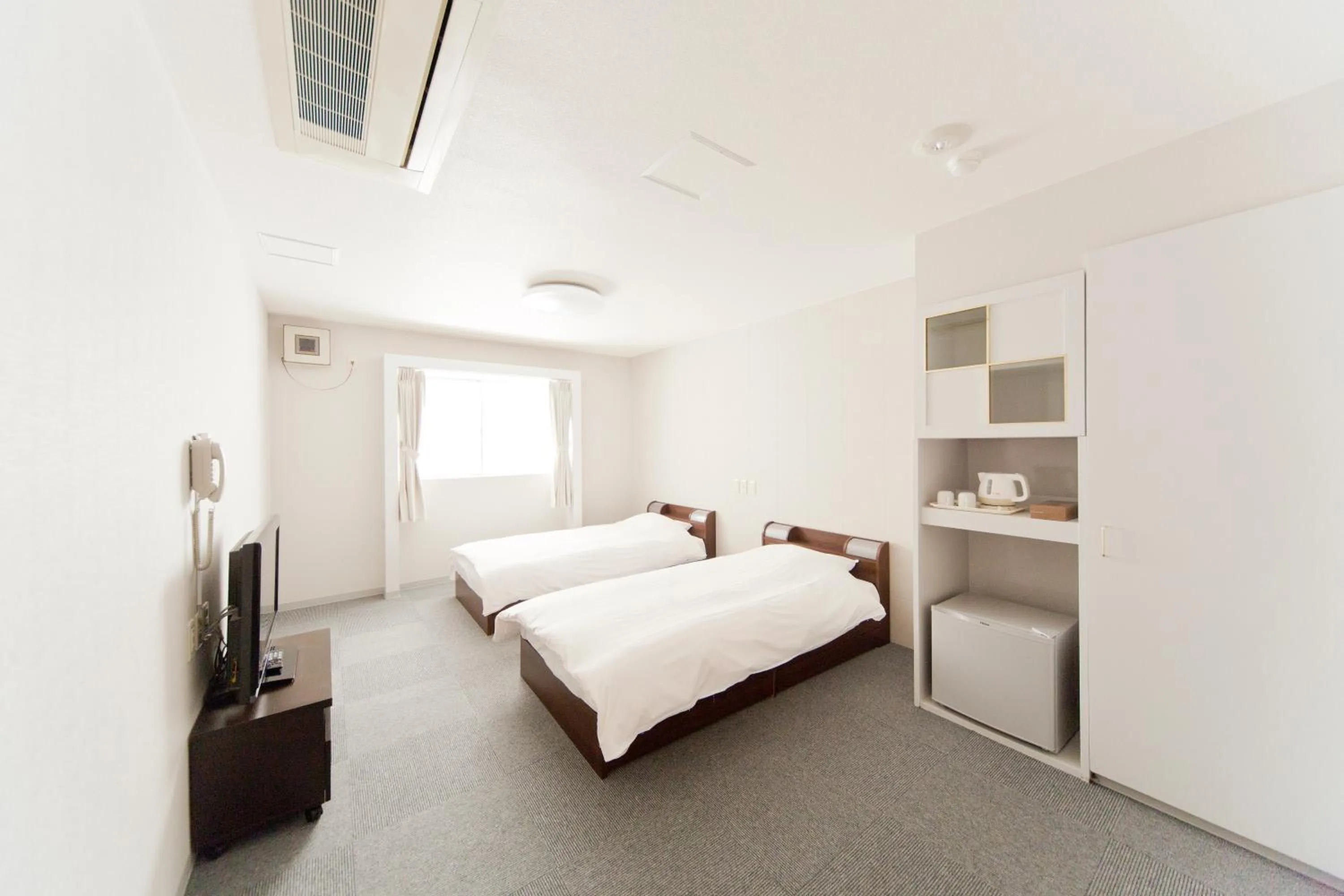 Bed in The Shin-Okubo International Hotel