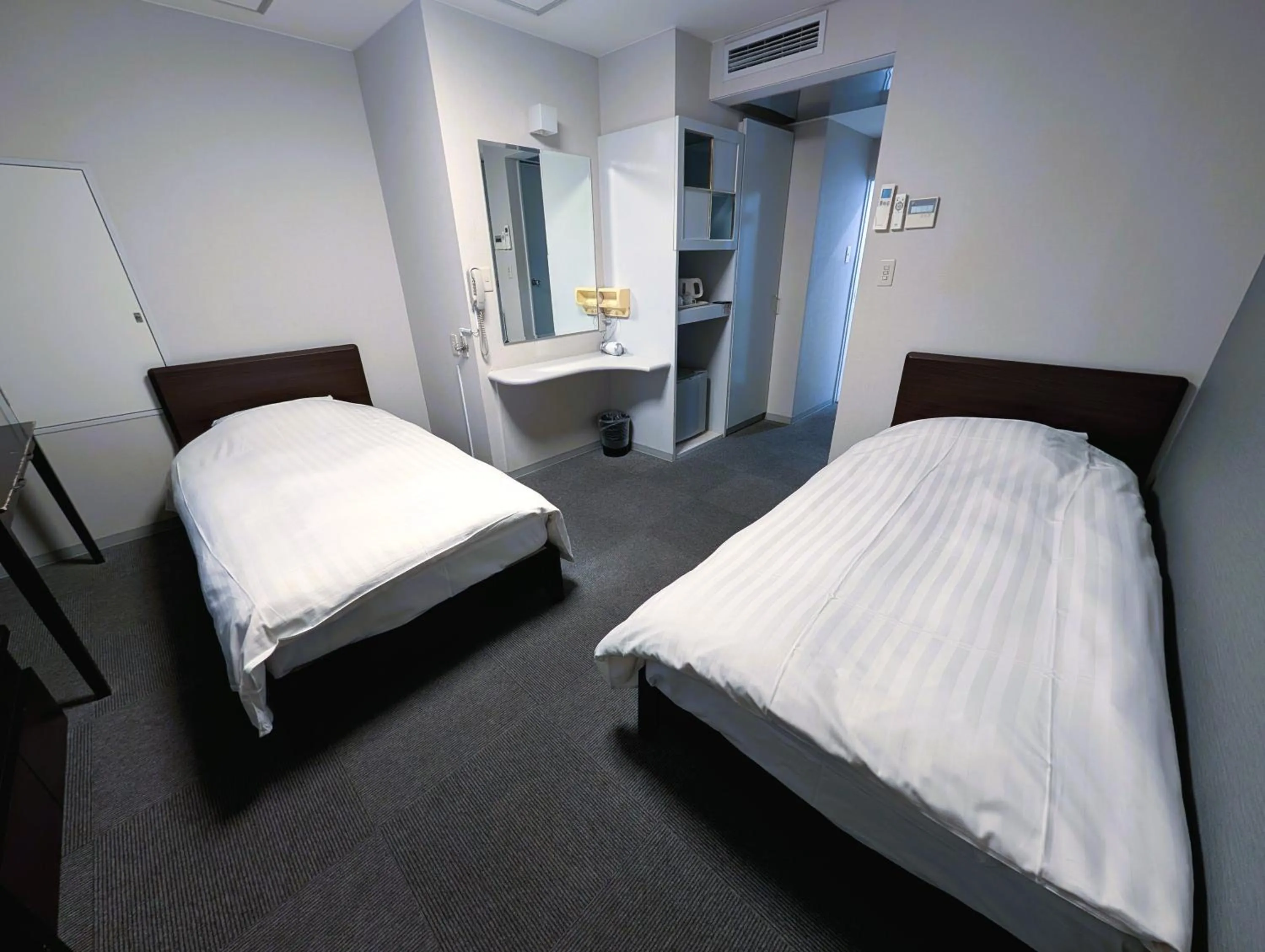 Bed in The Shin-Okubo International Hotel