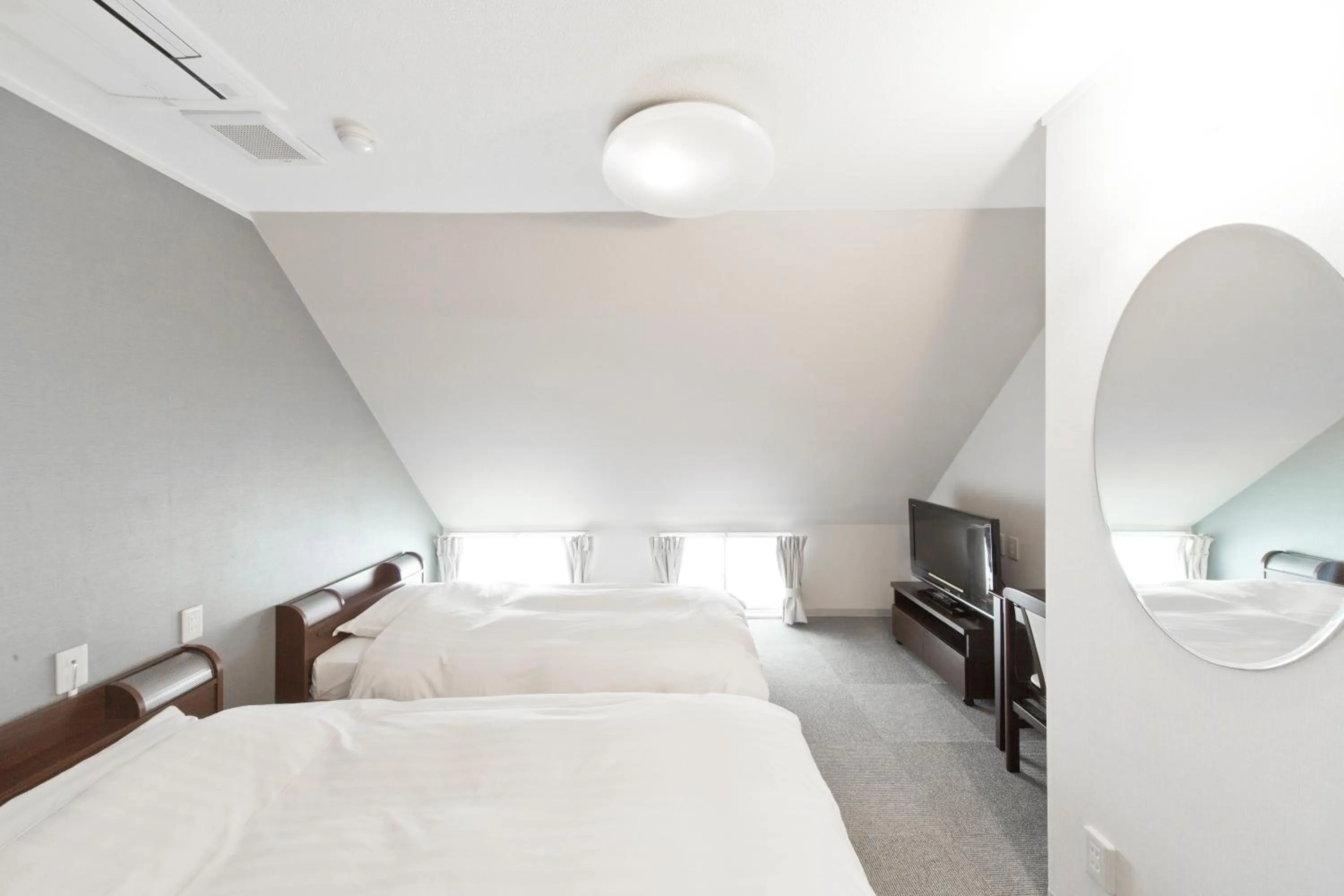 Bed in The Shin-Okubo International Hotel