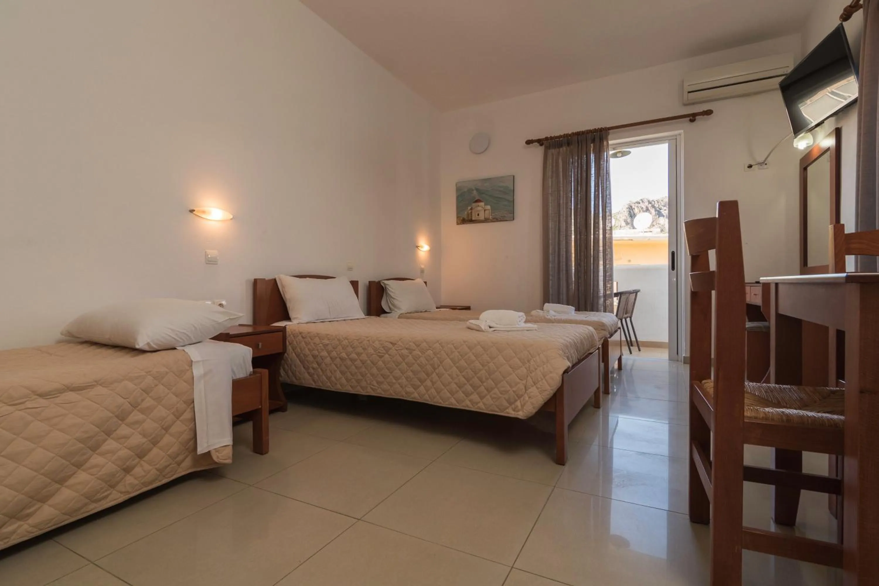 Photo of the whole room, Bed in Sifis Studios