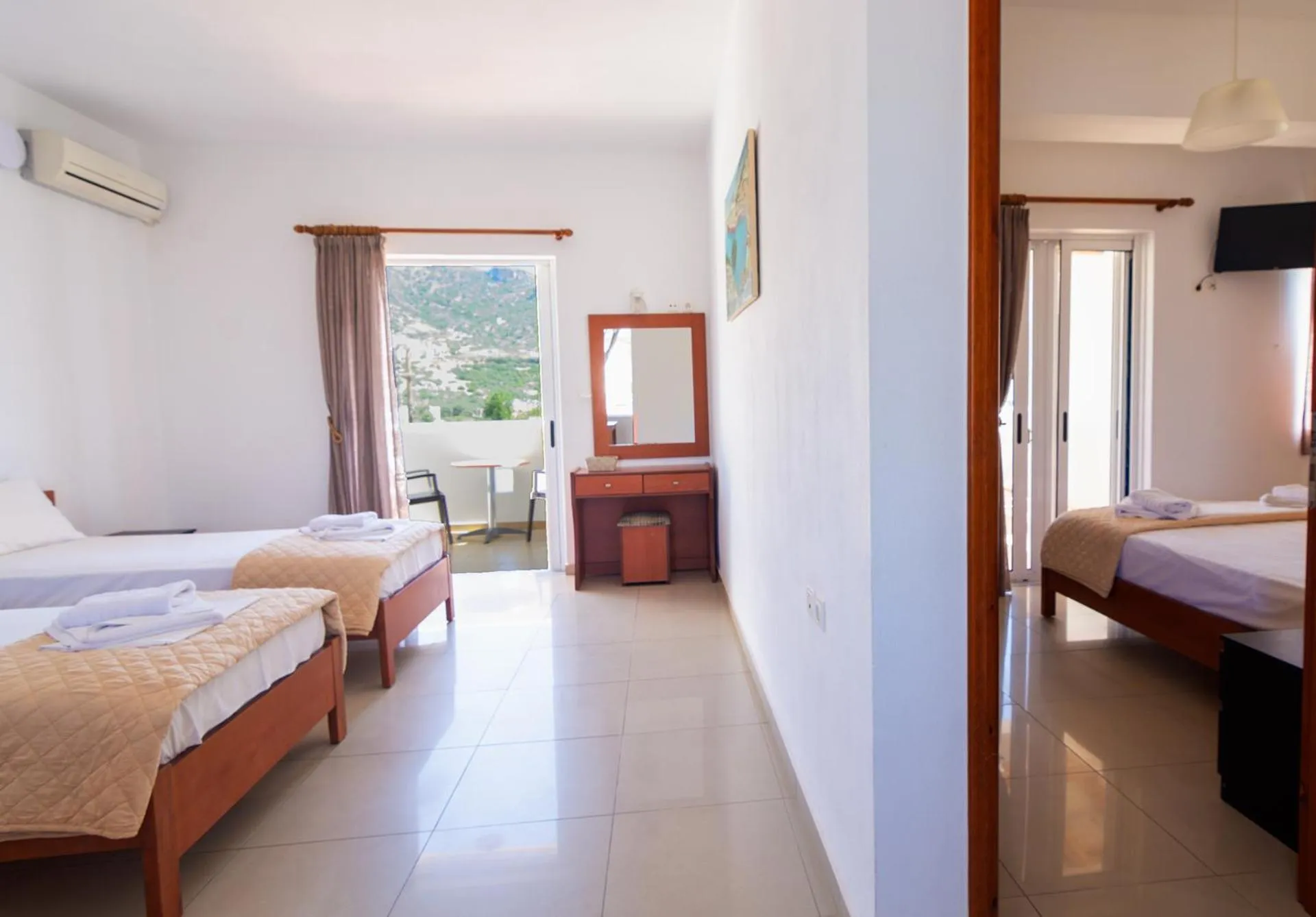 Photo of the whole room, Bed in Sifis Studios