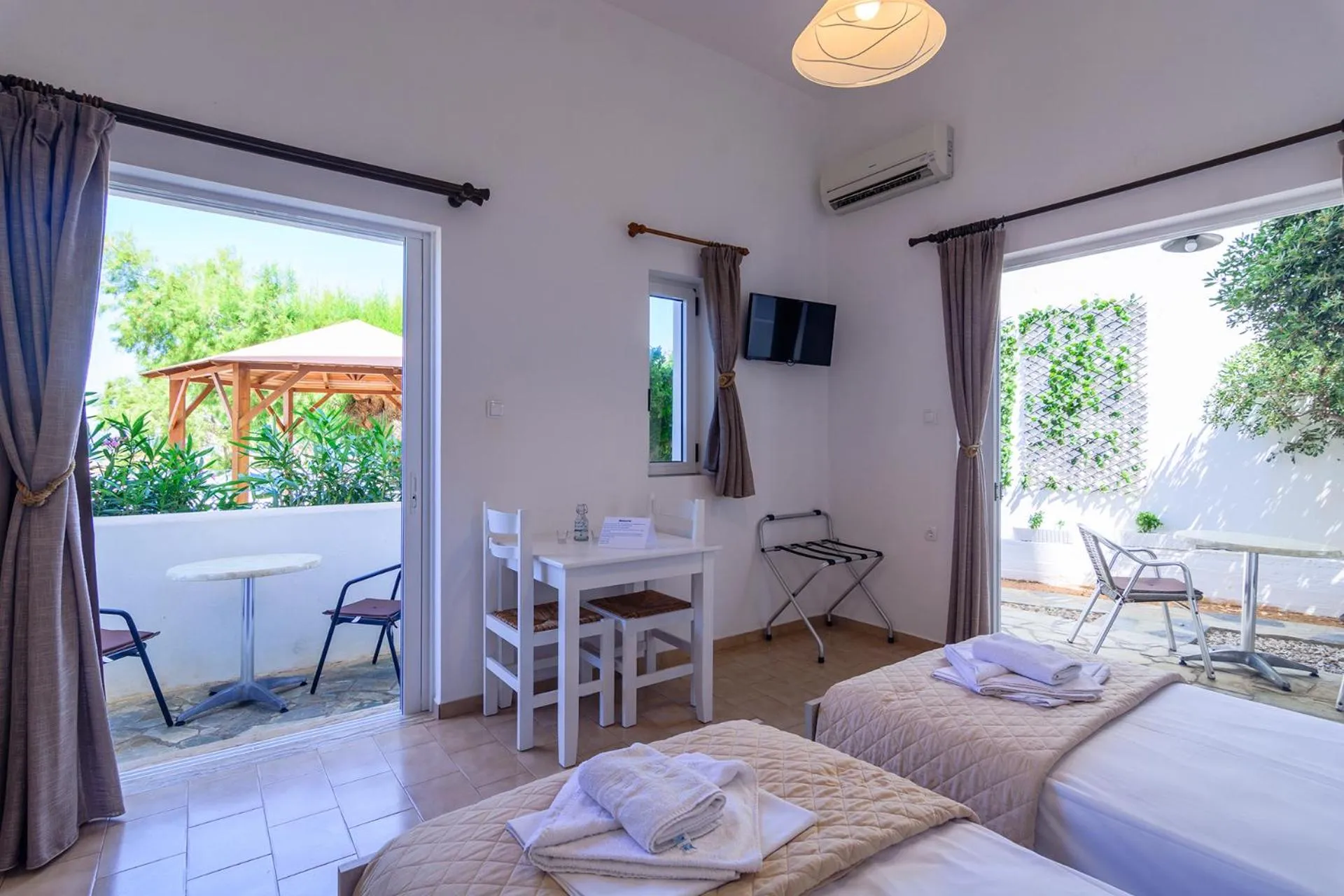 Balcony/Terrace, Bed in Sifis Studios