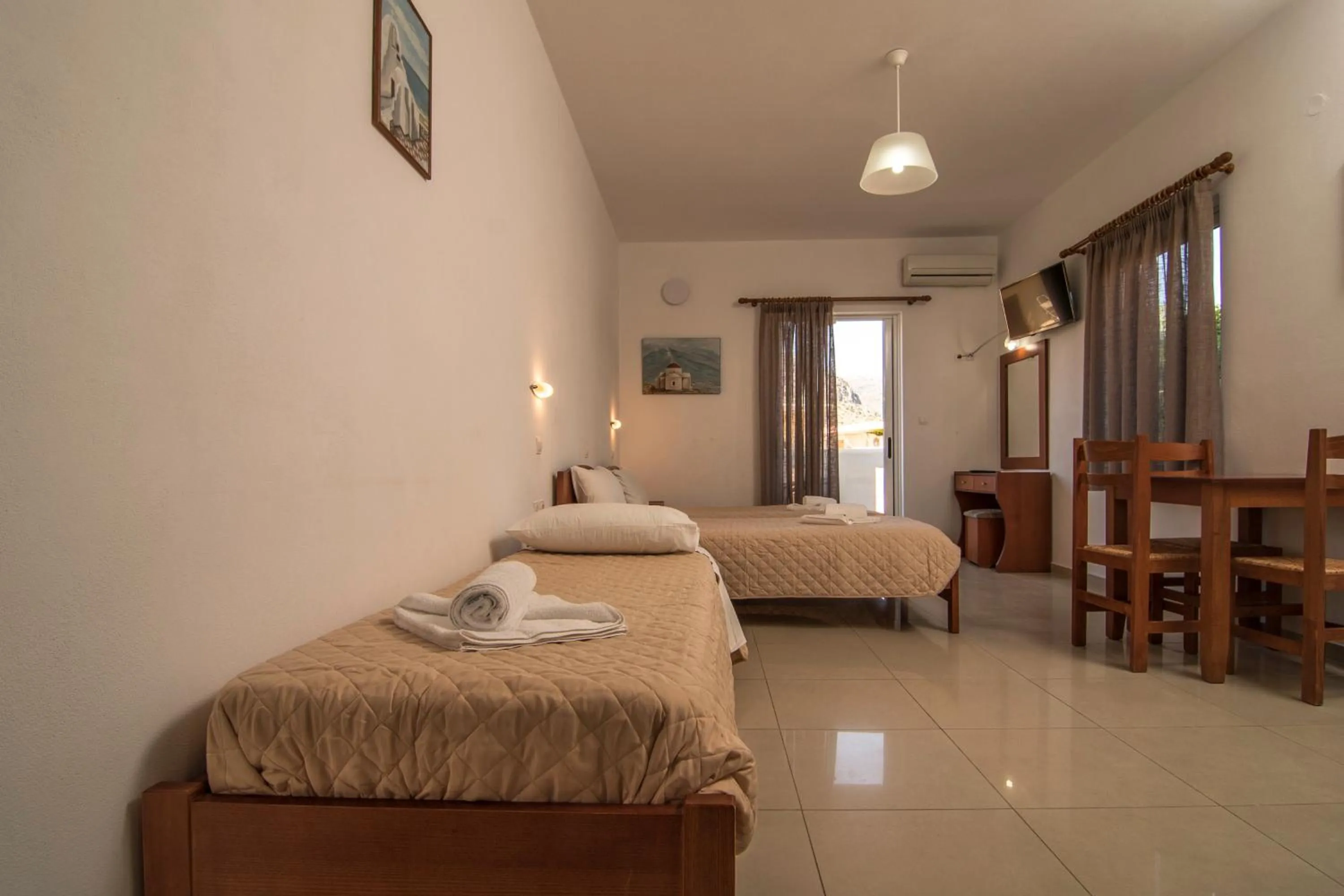 Photo of the whole room, Bed in Sifis Studios