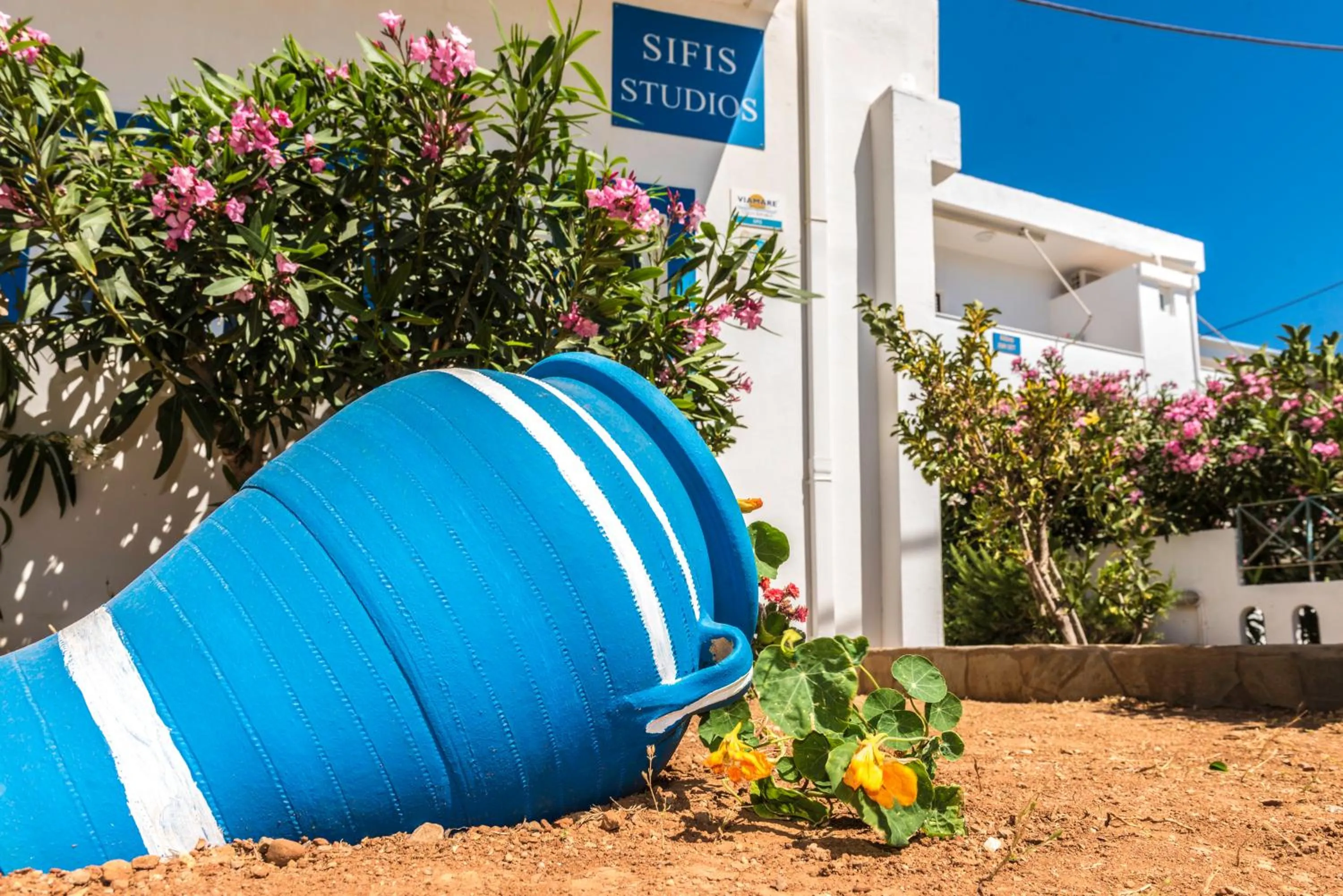 Facade/entrance in Sifis Studios