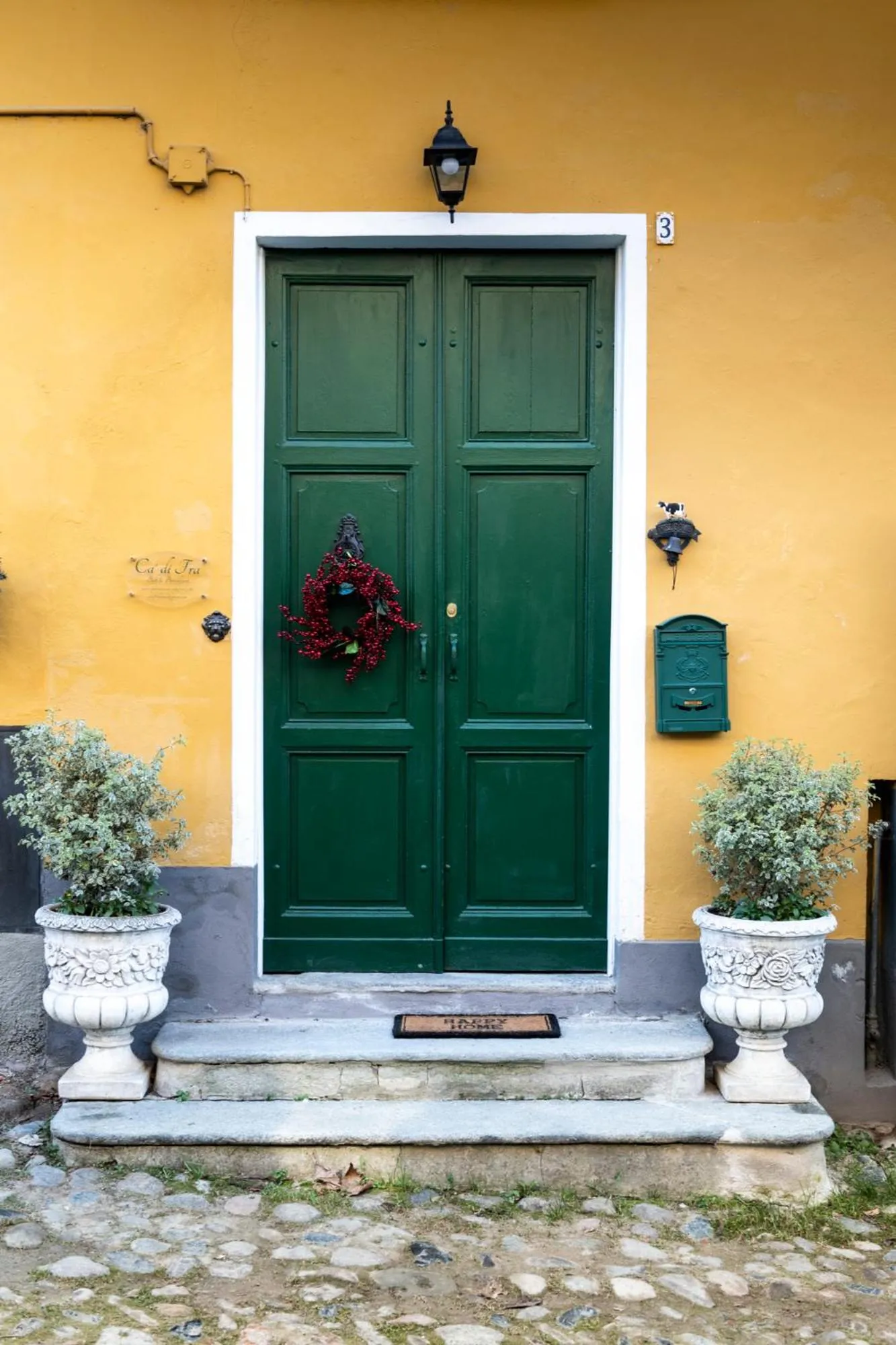 Facade/entrance in Ca'diFra