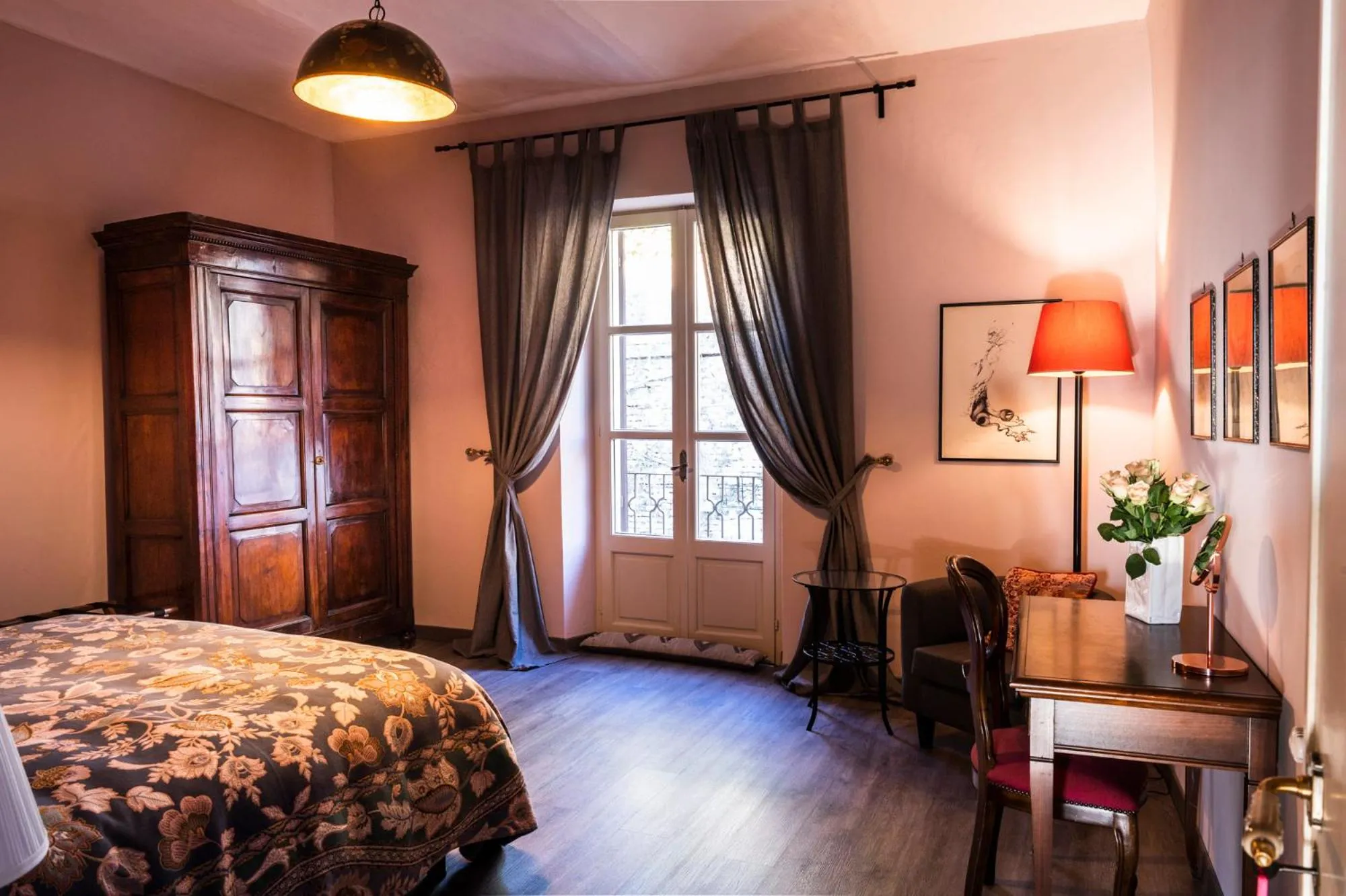 Photo of the whole room, Bed in Ca'diFra