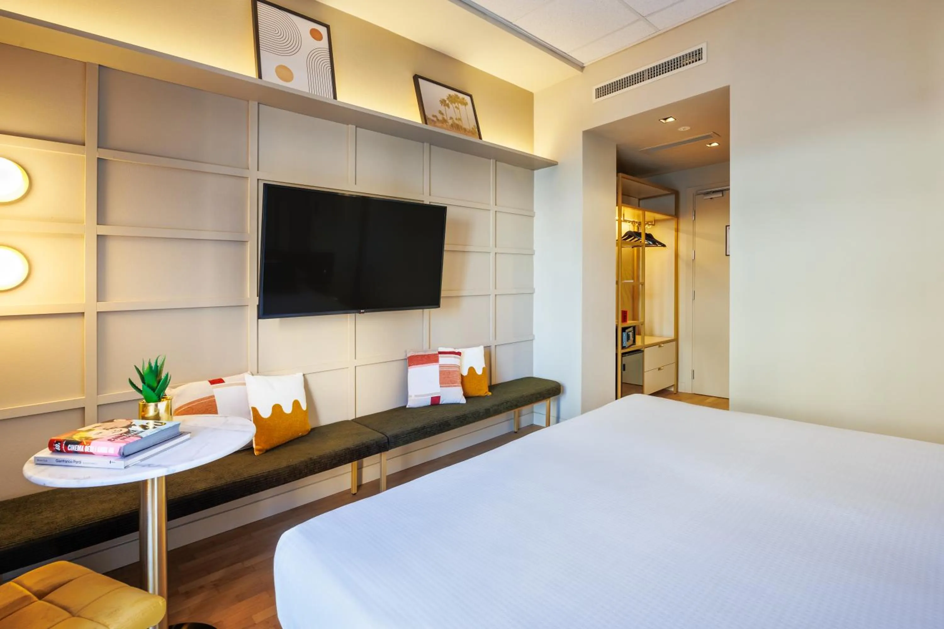 Bedroom, Bed in Charlie in Pesaro