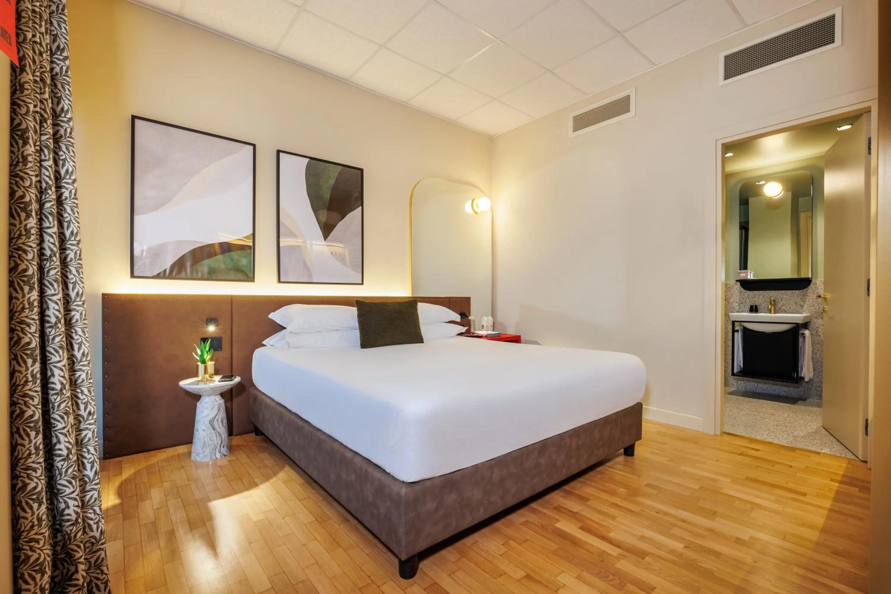 Bedroom, Bed in Charlie in Pesaro