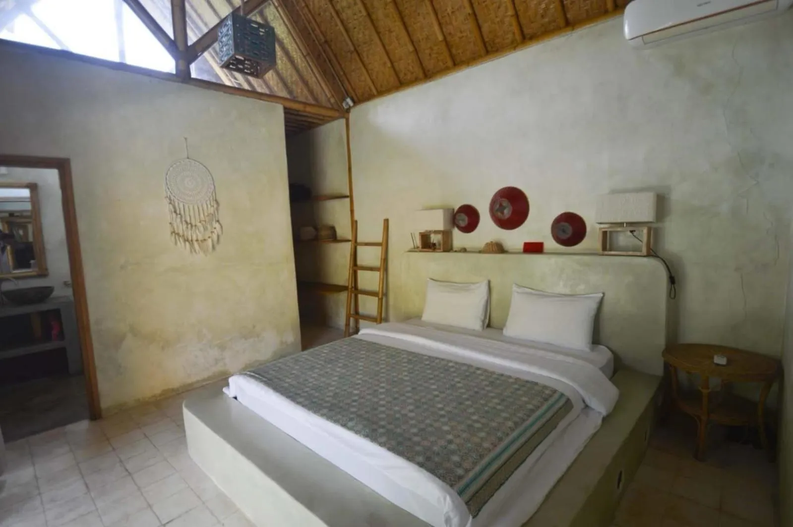 Bed in Tipsea Turtle Gili Air