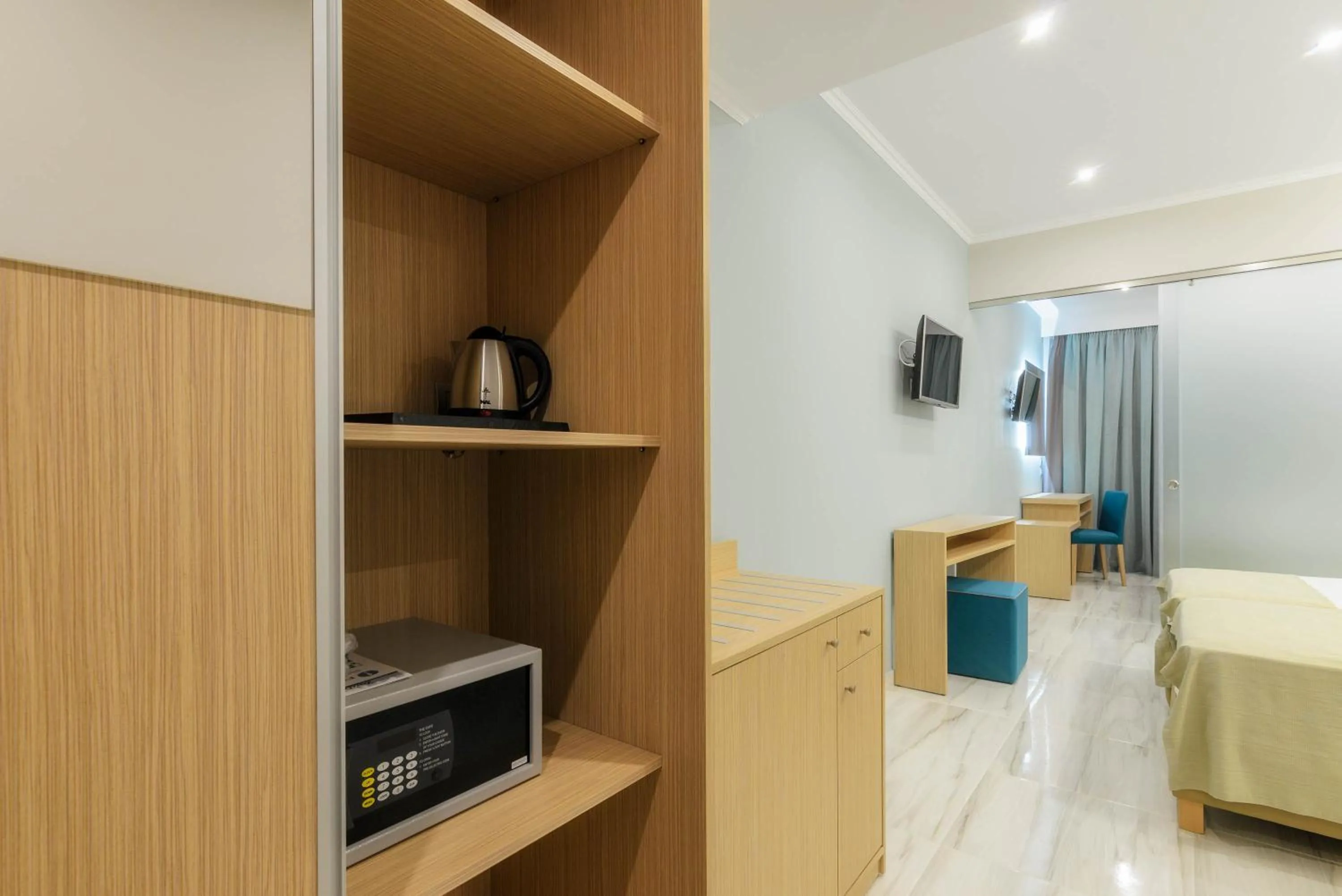 Coffee/tea facilities, Bed in Karras Grande Resort