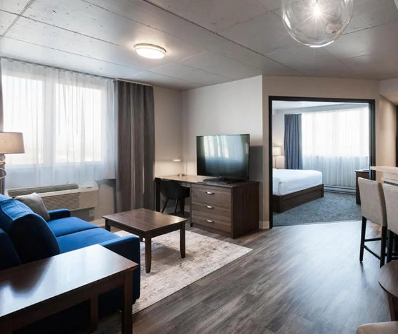 TV and multimedia, Bed in Imperia Hôtel et Suites Boucherville