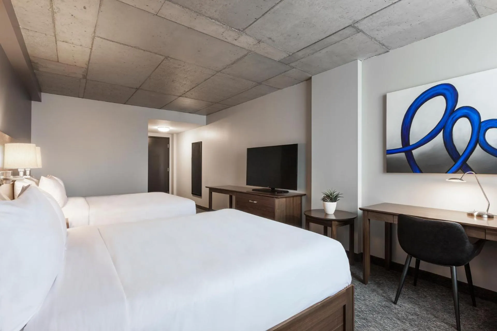 Bed in Imperia Hôtel et Suites Boucherville