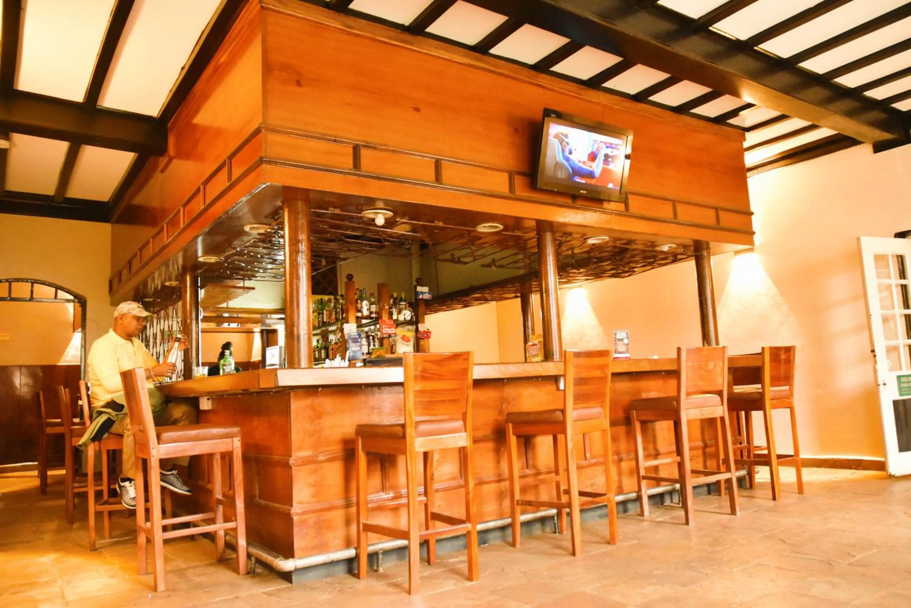 Lounge or bar in Wagon Wheel Hotel Eldoret