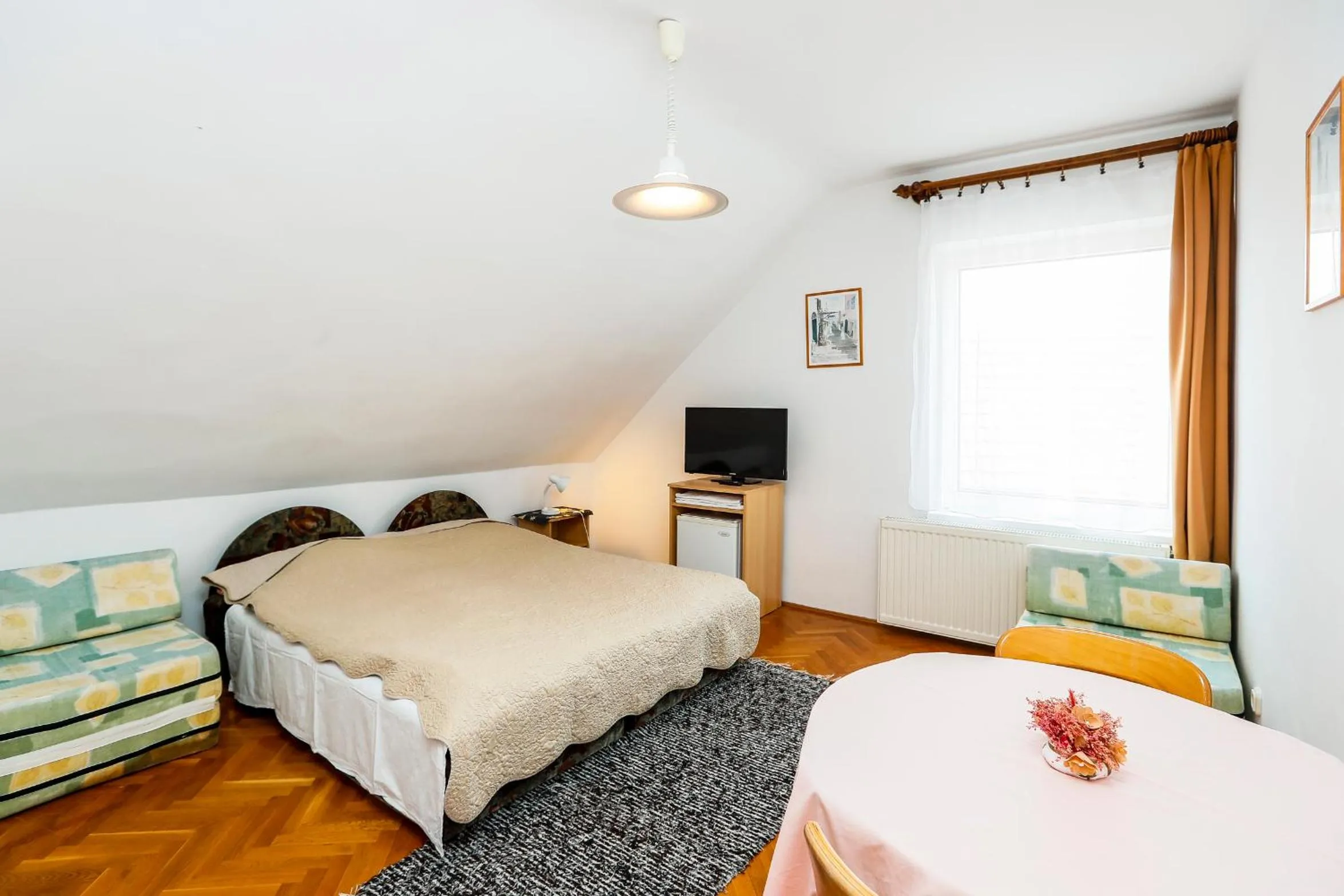 Bed in Burg Vendégház