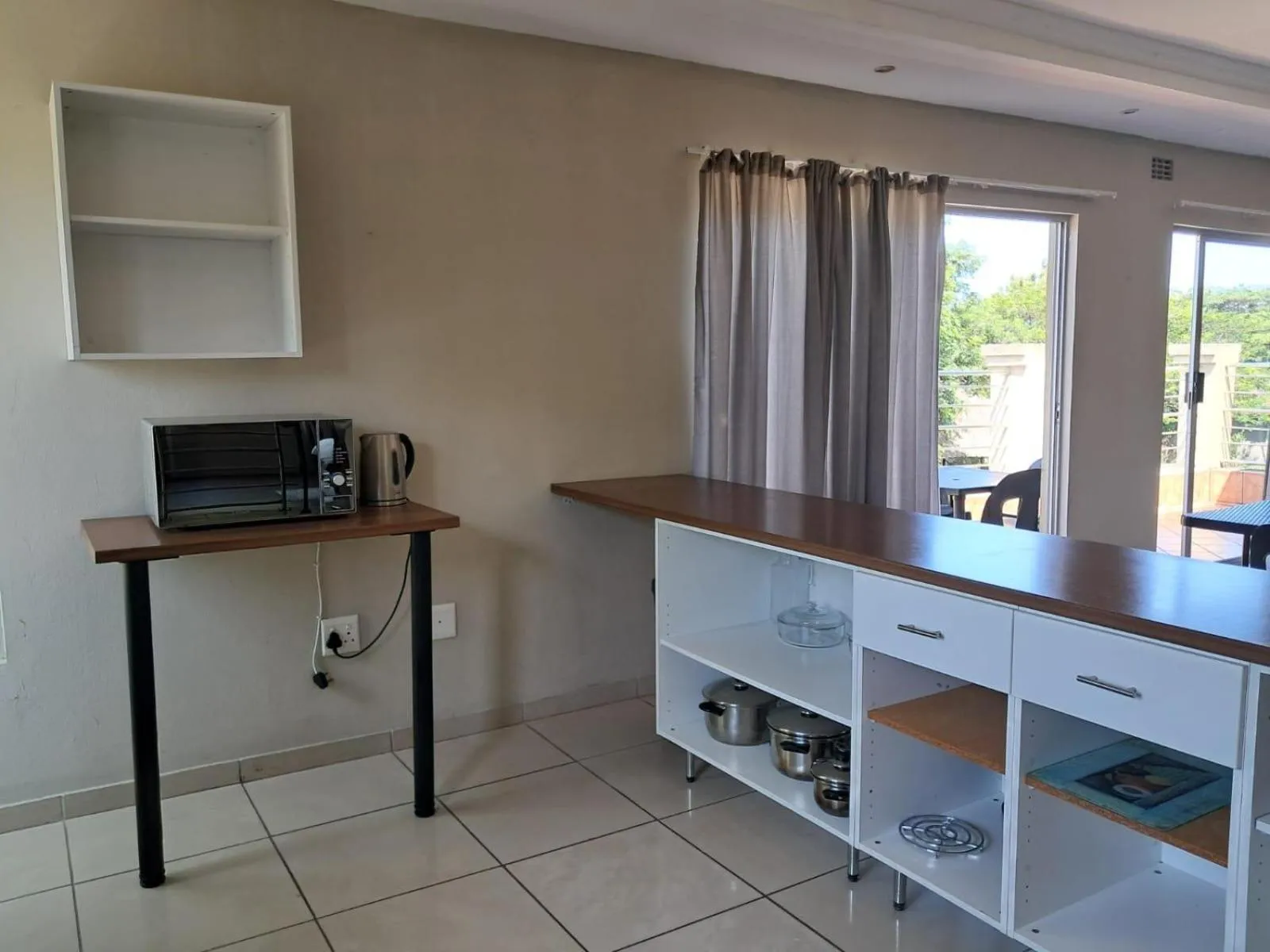 Dining area in SeaXplore Lodge & Dive Center