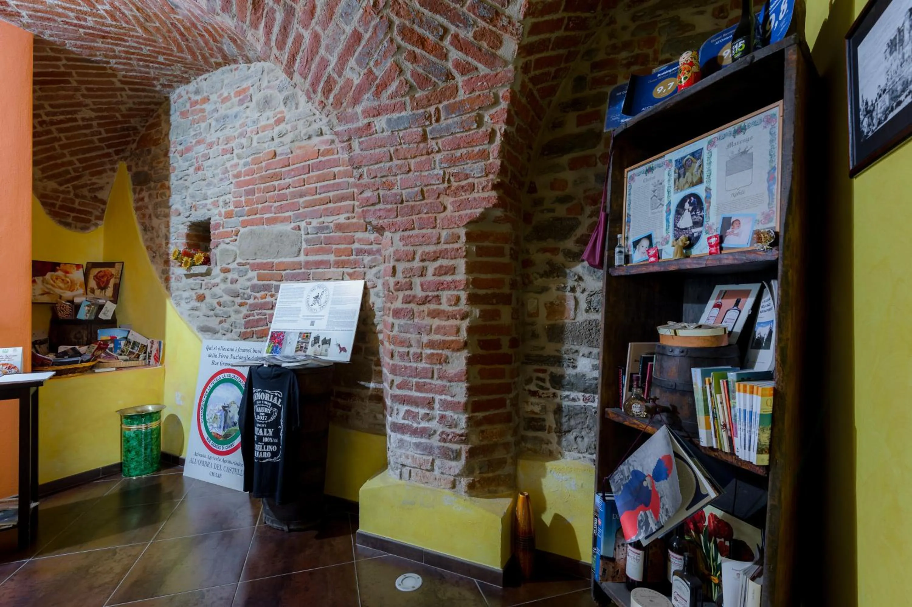 Lobby or reception in All'Ombra del Castello