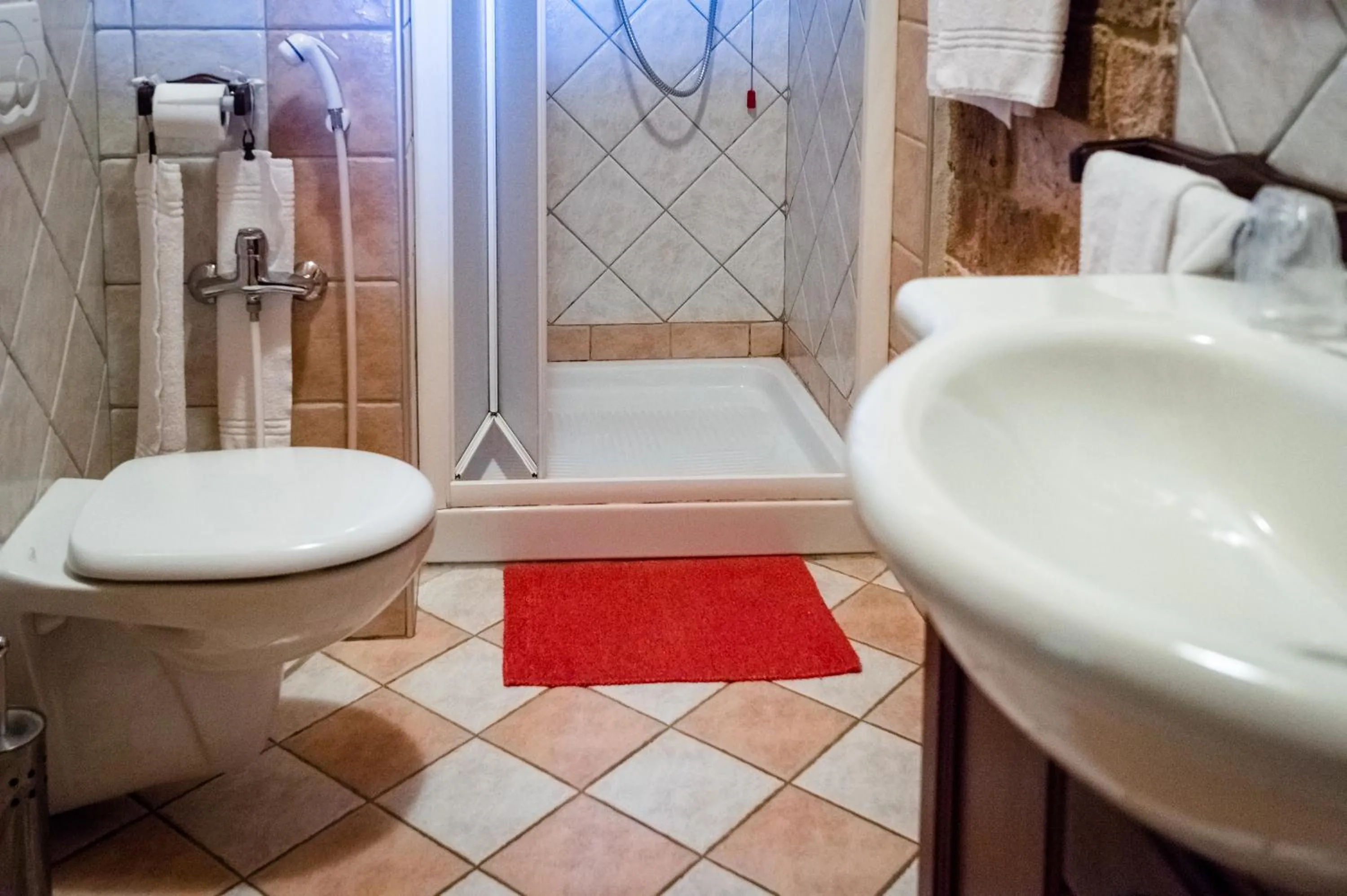 Bathroom in All'Ombra del Castello