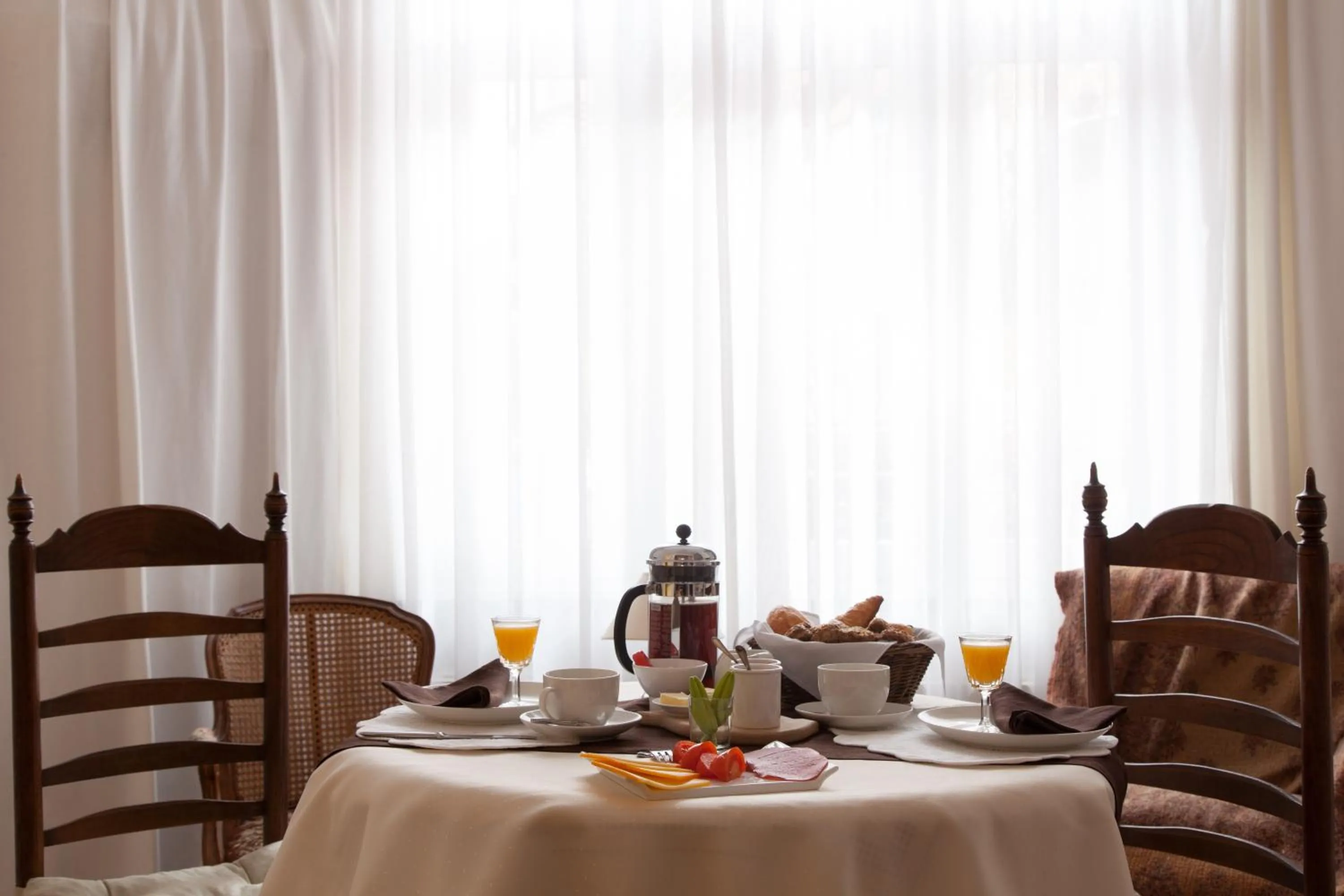 Dining area in B&B mybandb