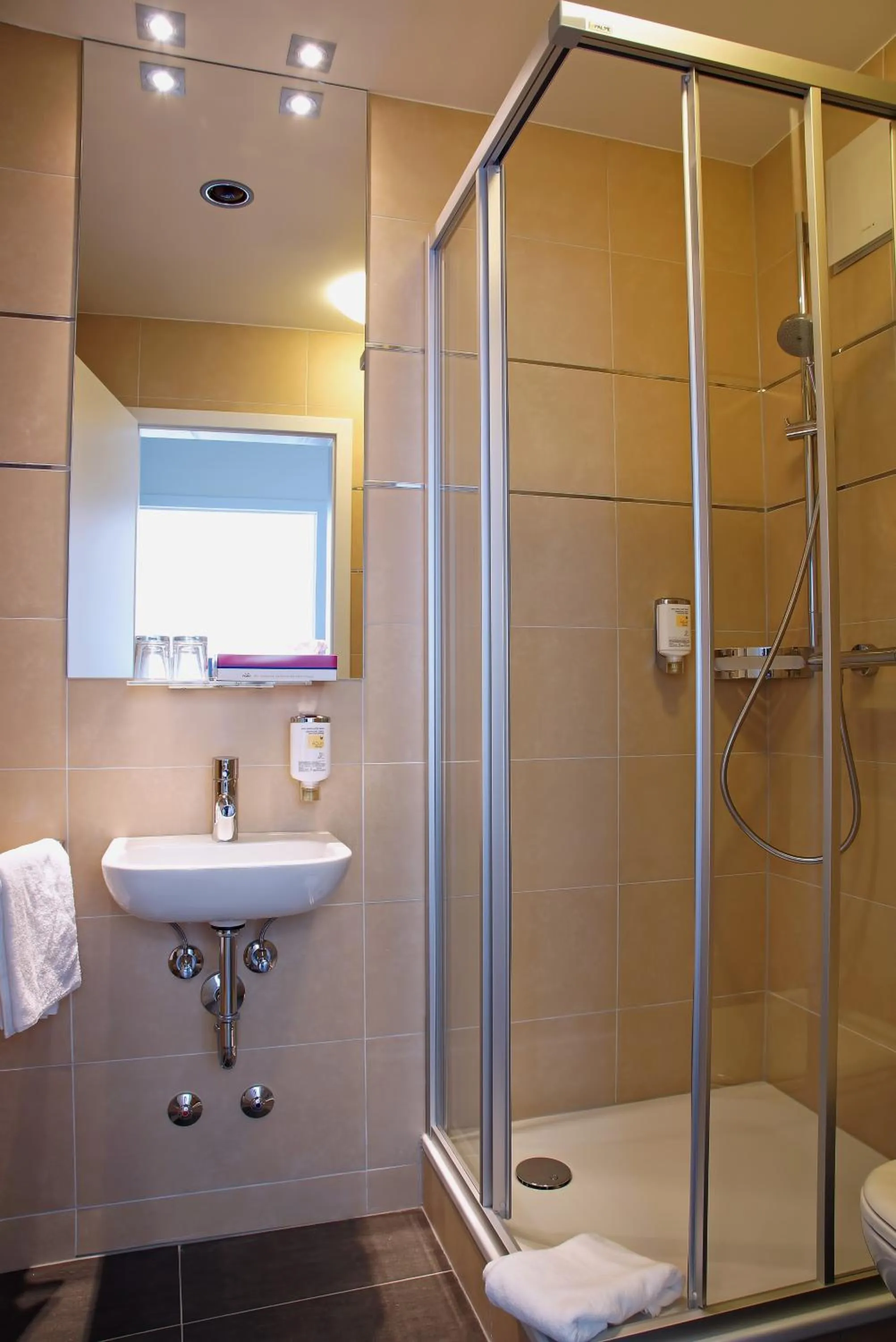 Bathroom in Milbor Hotel